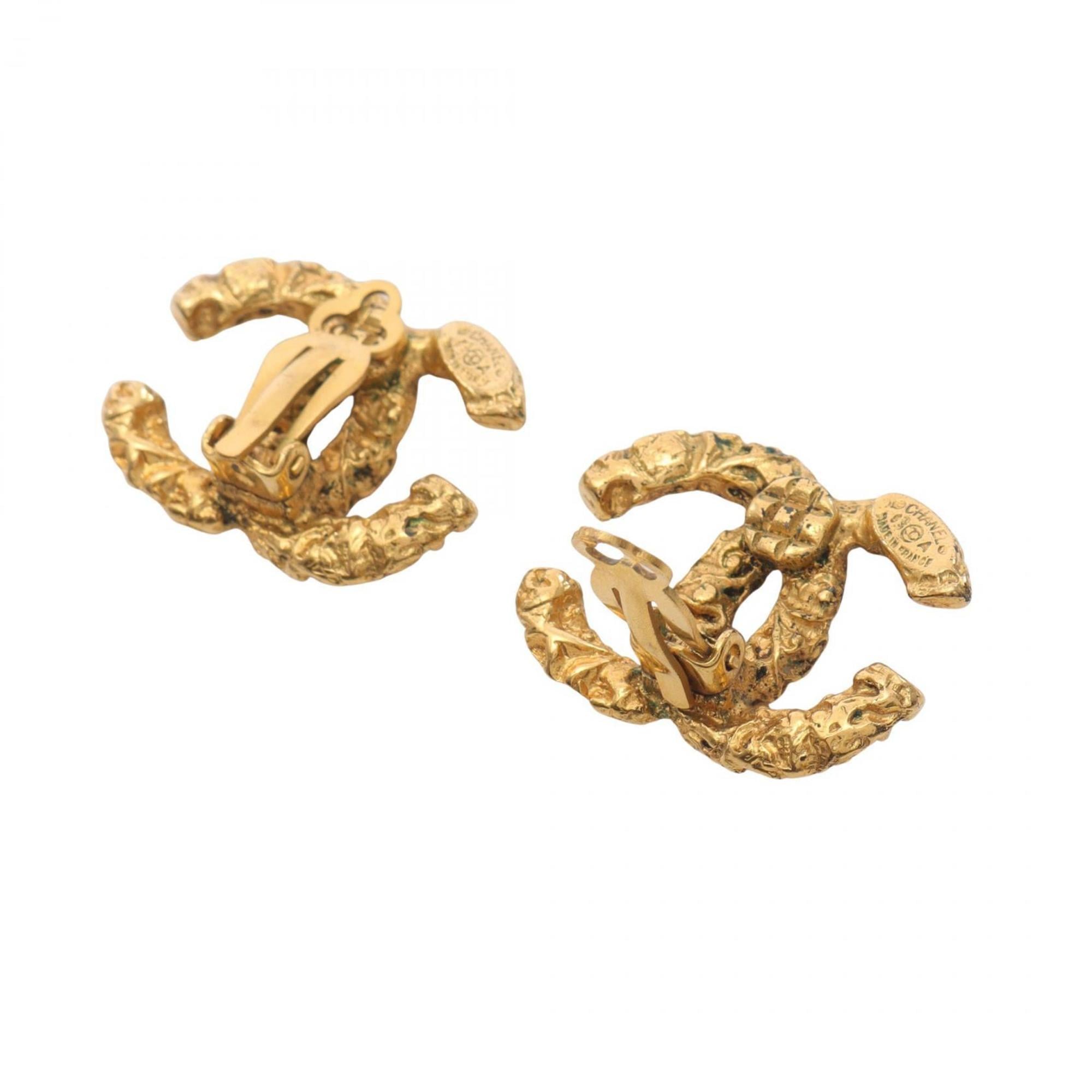 CC Logo Clip-On Earrings Metal Gold-Tone Metal