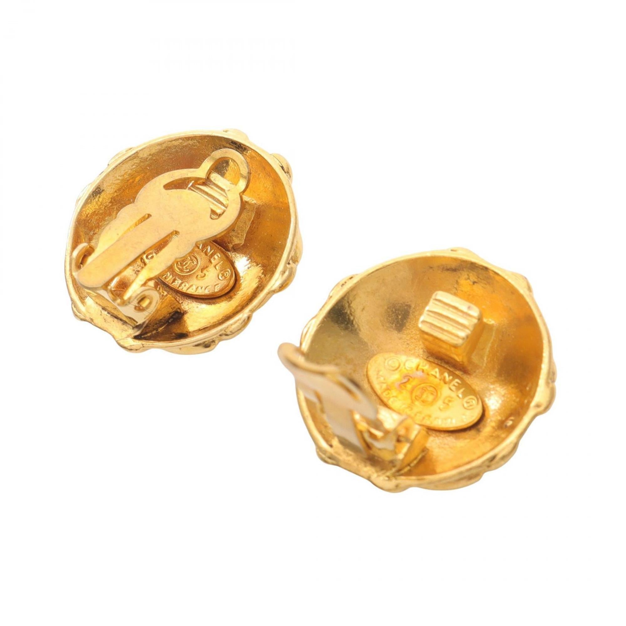 CC Logo Clip-On Earrings Metal Gold-Tone Metal