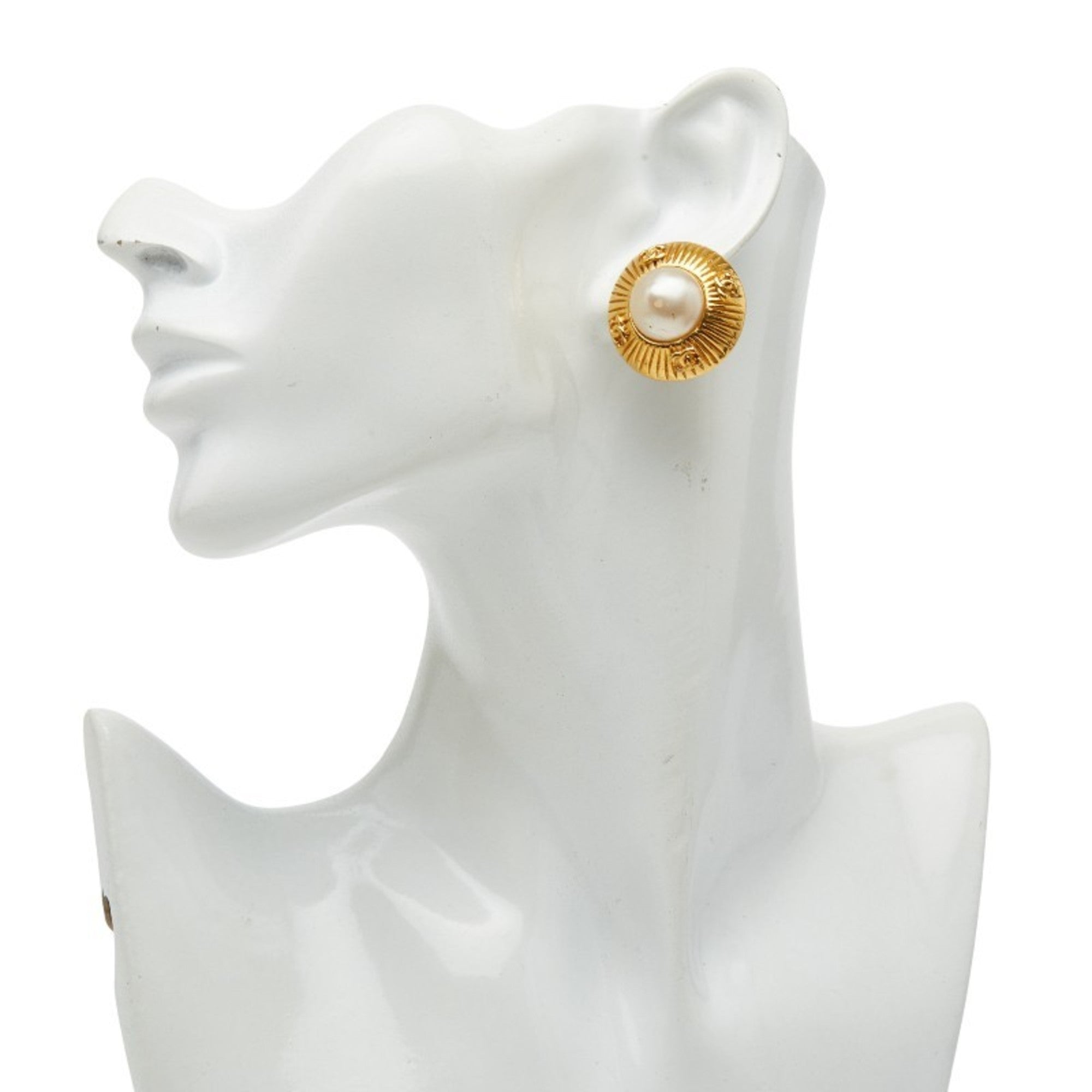 CC Logo Round Clip-On Earrings Metal Gold-Tone Metal