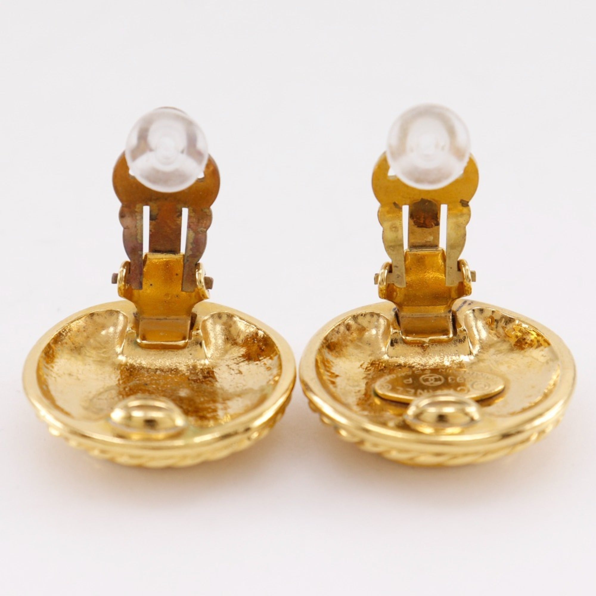 CC Logo Clip-On Earrings Metal Gold-Tone Metal