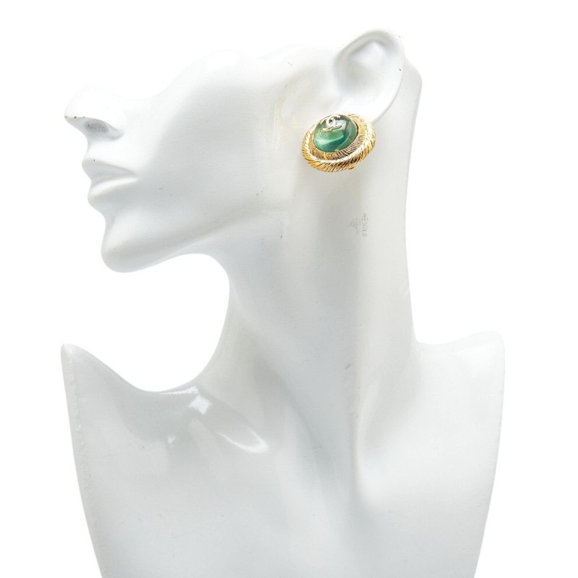 CC Logo Round Clip-On Earrings Metal Gold-Tone Metal