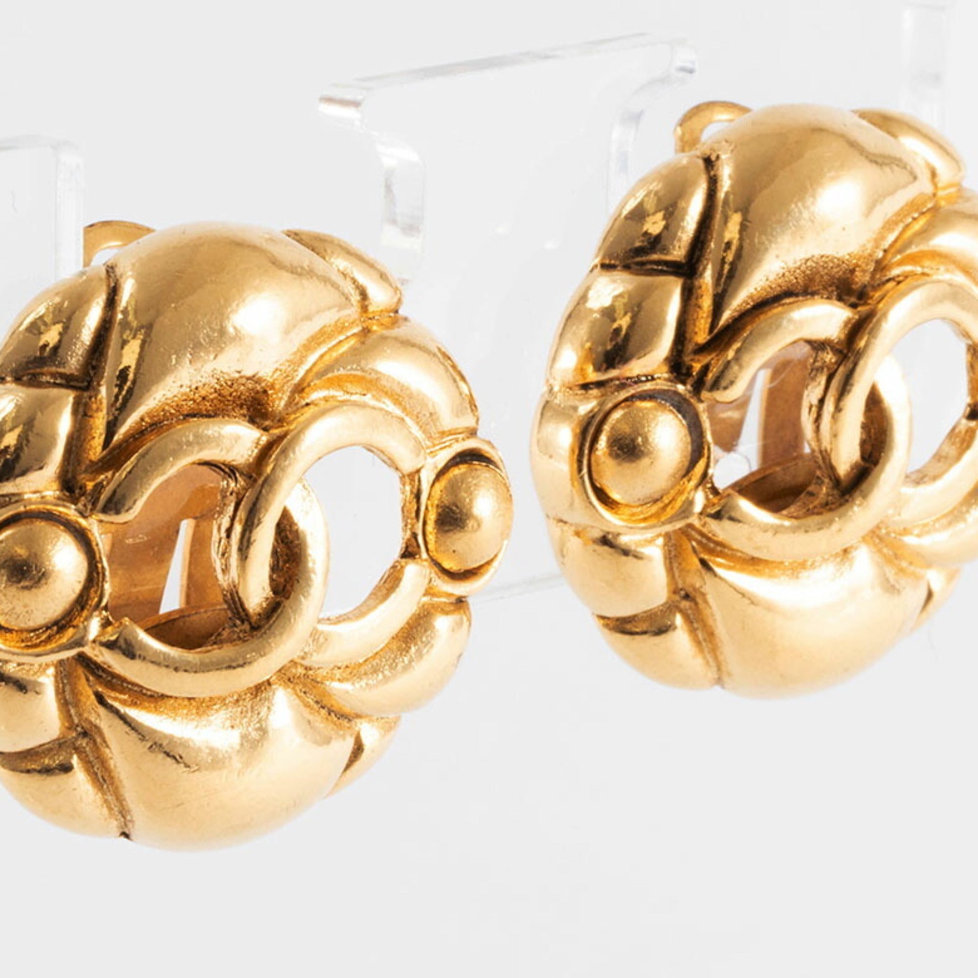 CC Logo Round Clip-On Earrings Metal Gold-Tone Metal