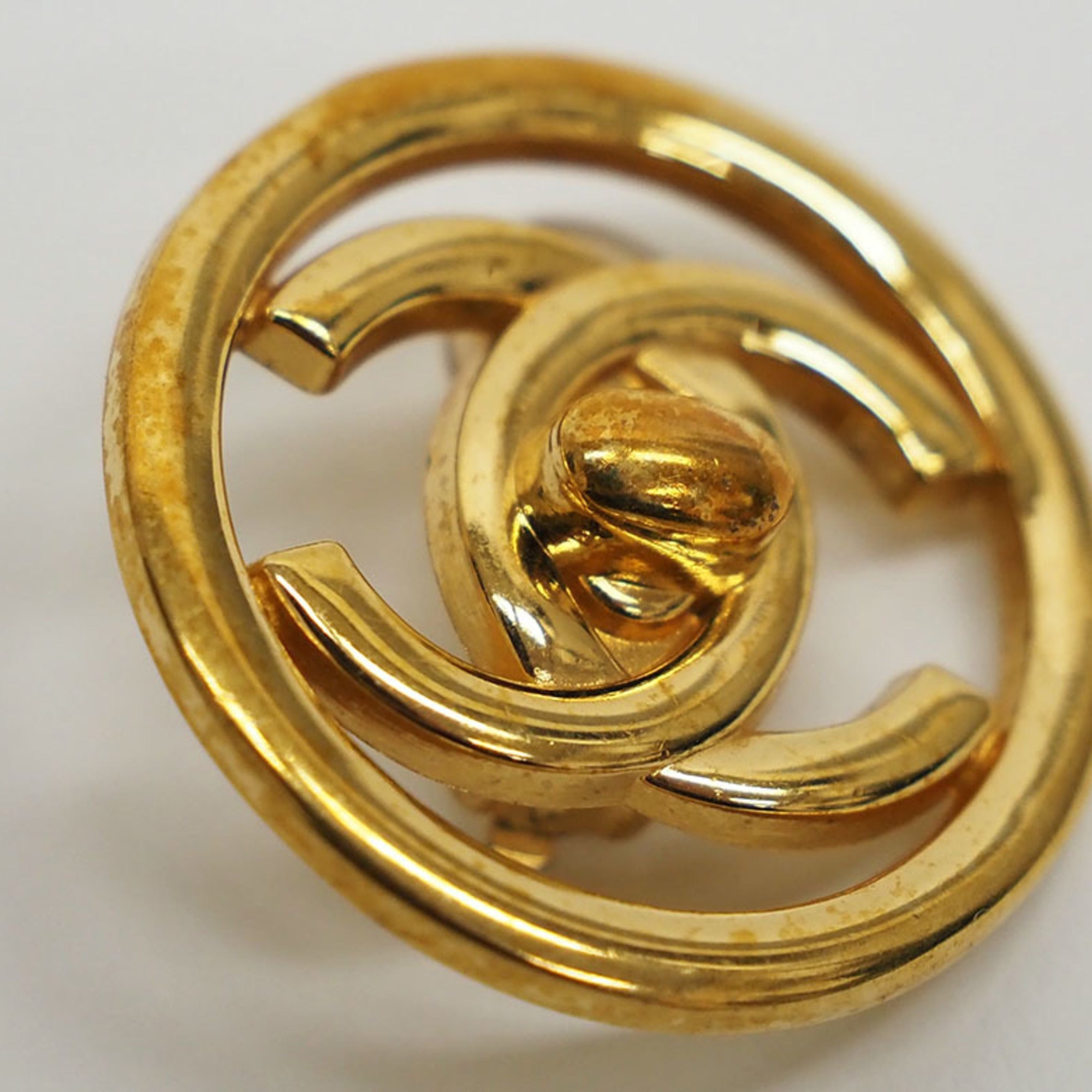 Vintage Clip-On Earrings Clip-On Gold-Tone Metal