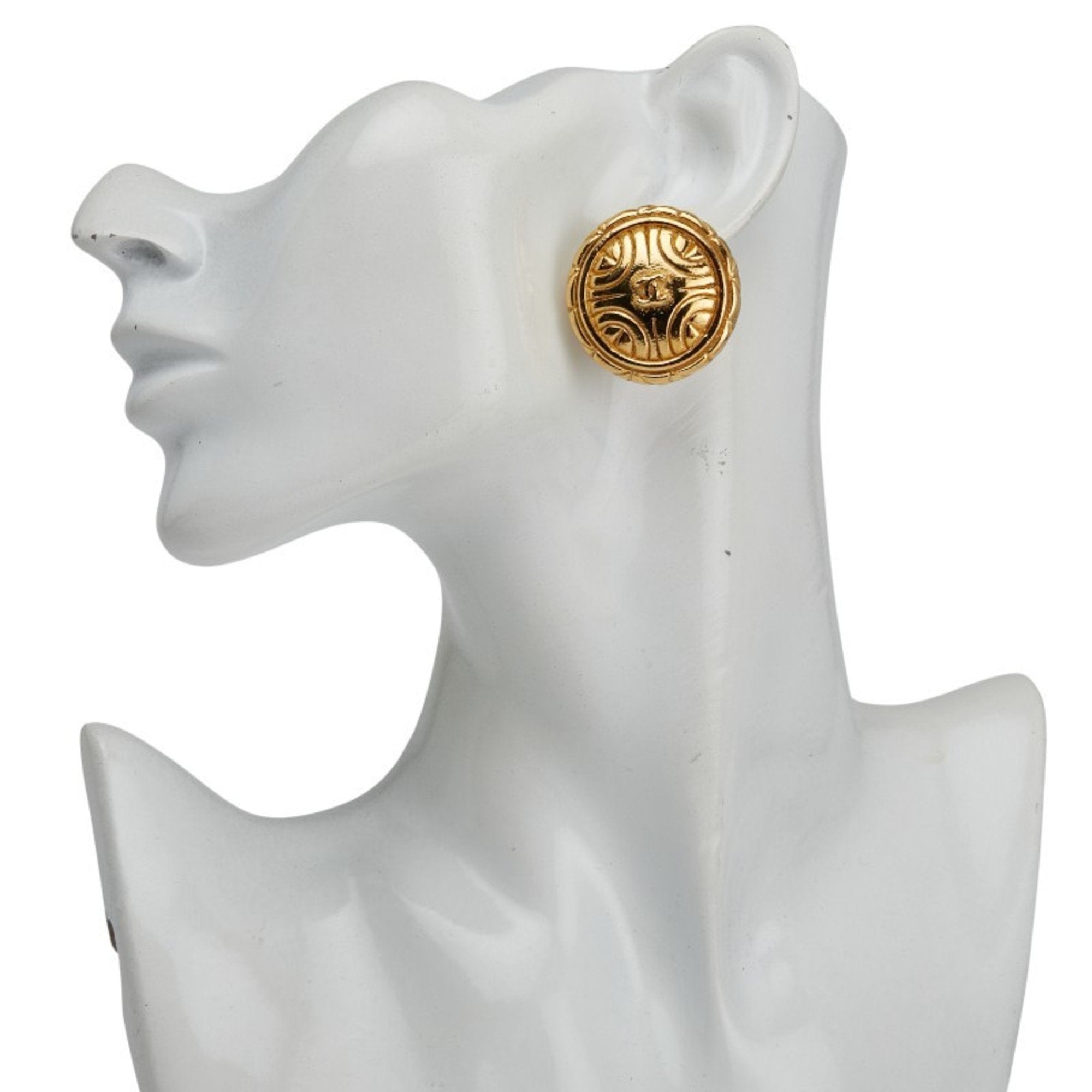 CC Logo Round Clip-On Earrings Metal Gold-Tone Metal