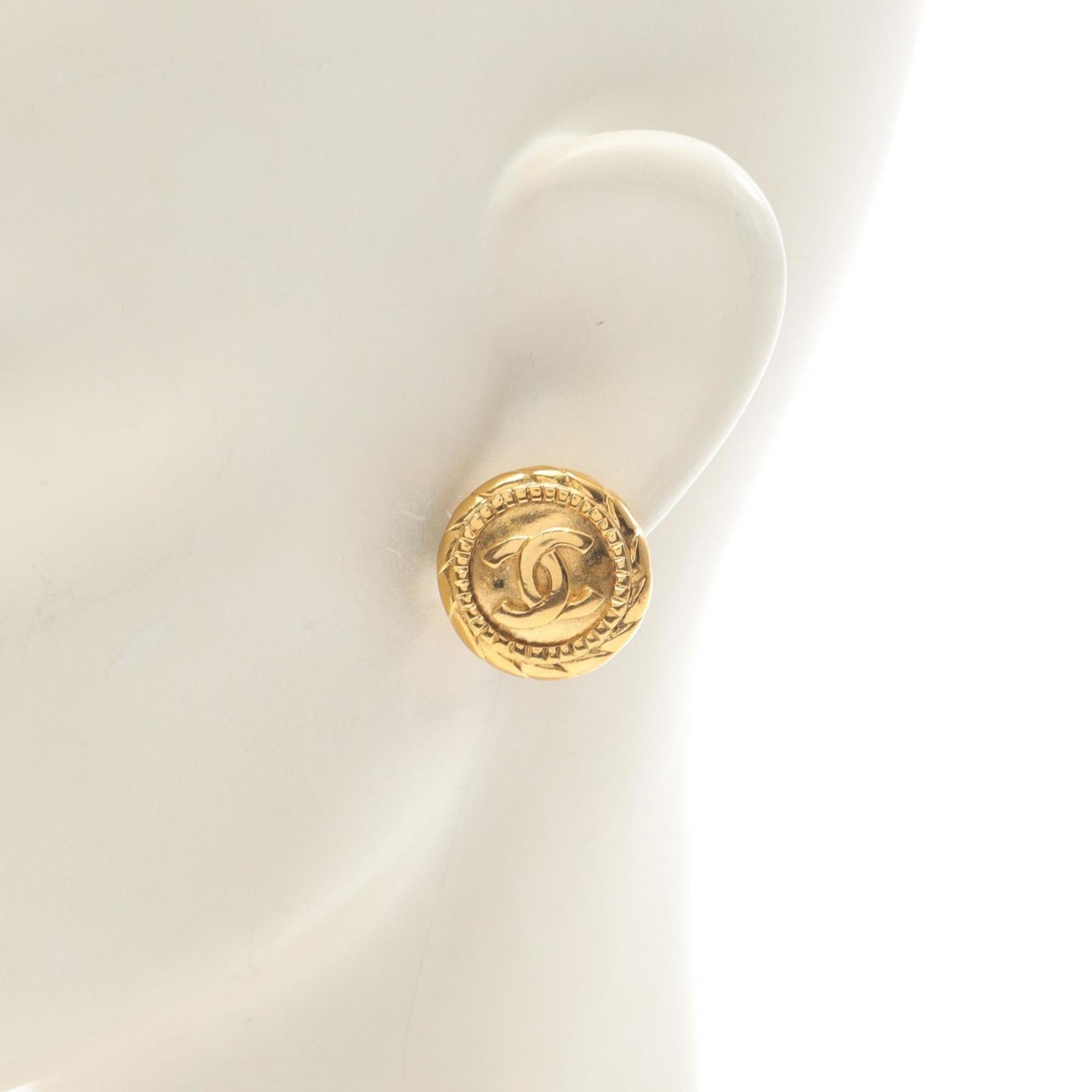 CC Logo Clip-On Earrings Metal Gold-Tone Metal