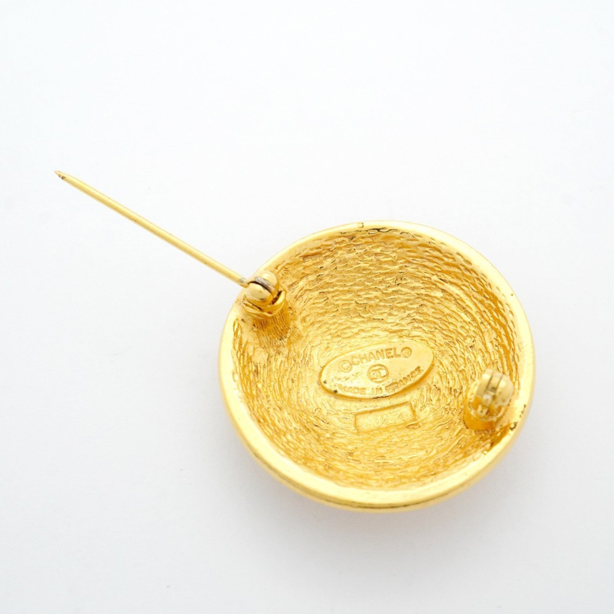 CC Logo Circle Brooch Metal