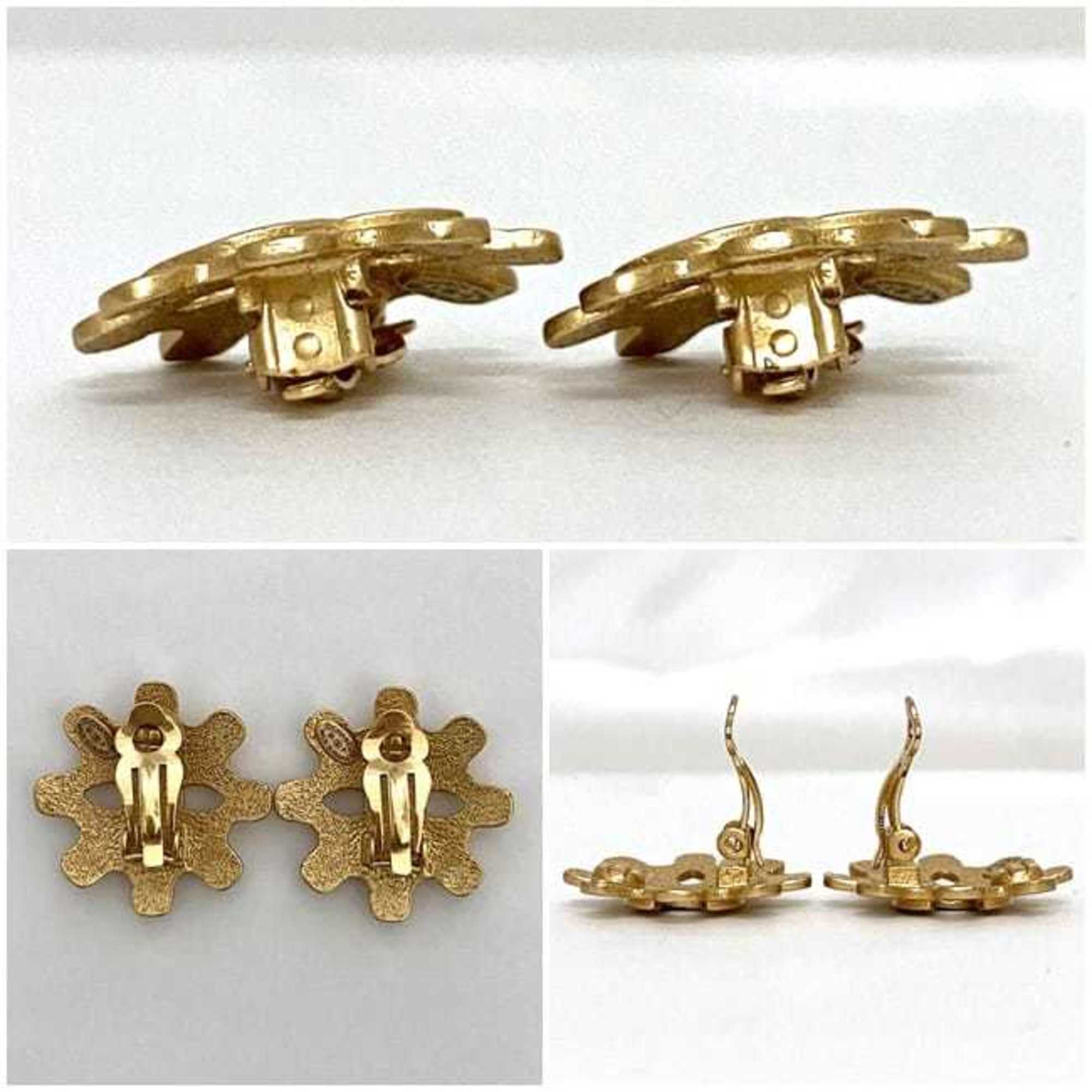 CC Logo Clip-On Earrings Metal Gold-Tone Metal