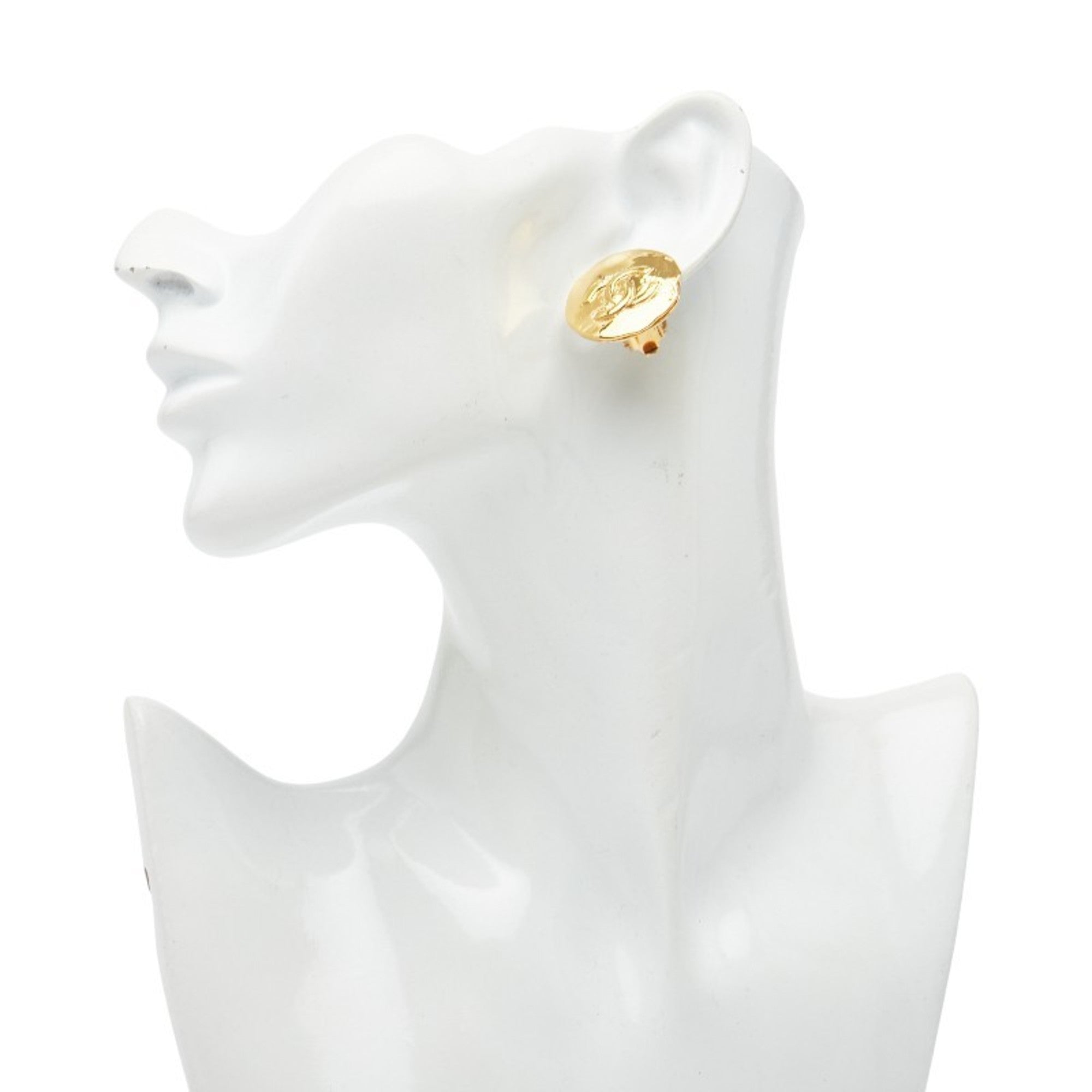 CC Logo Round Clip-On Earrings Metal Gold-Tone Metal