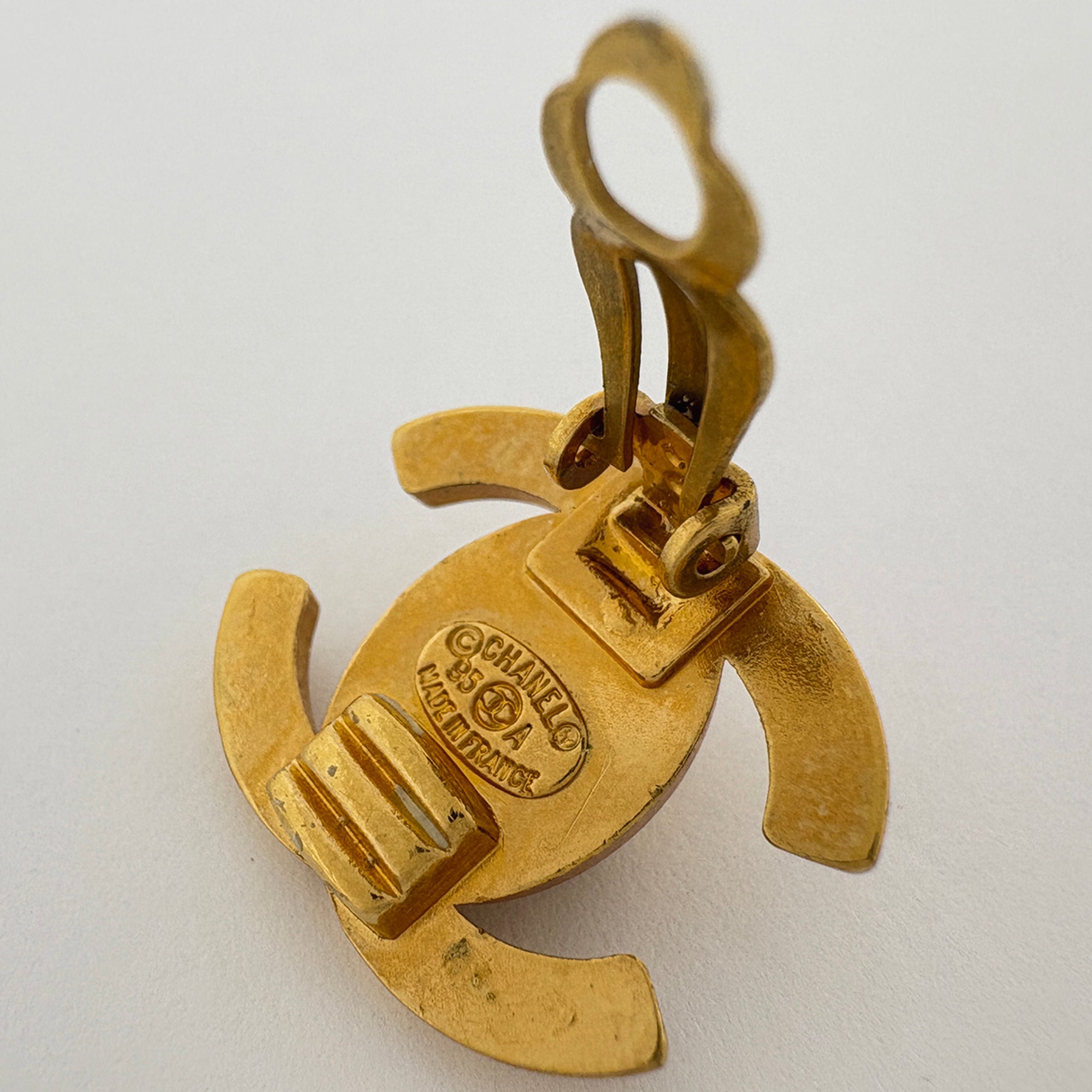 CC Logo Turnlock Clip-On Earrings Metal Gold-Tone Metal