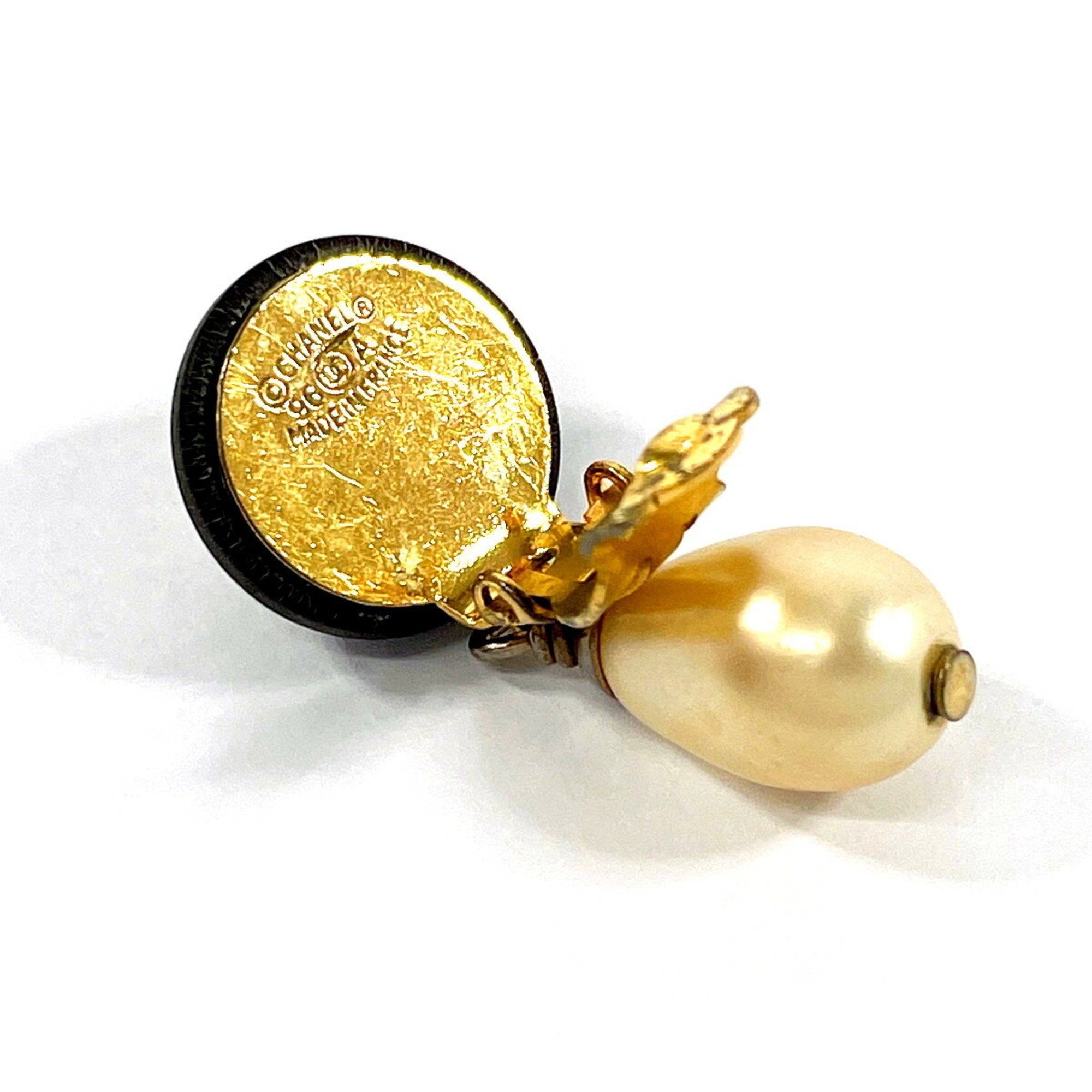 CC Logo Clip-On Earrings Metal Gold-Tone Metal