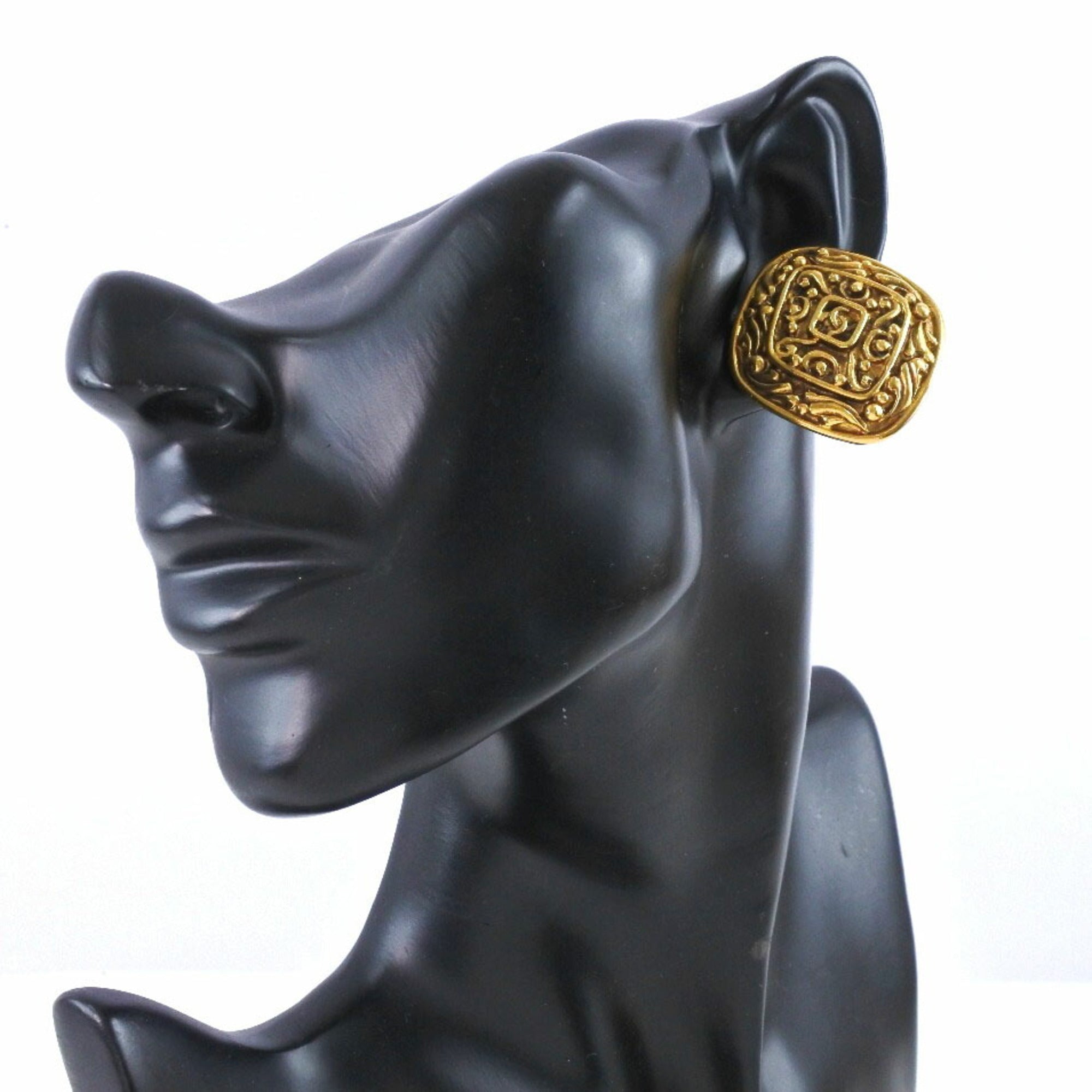 CC Logo Clip-On Earrings Metal Gold-Tone Metal