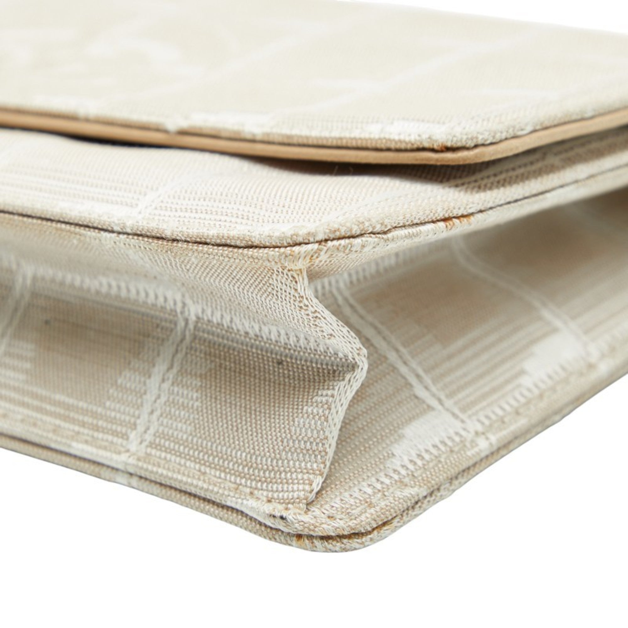 Travel Line Wallet on Chain Quilted Nylon
