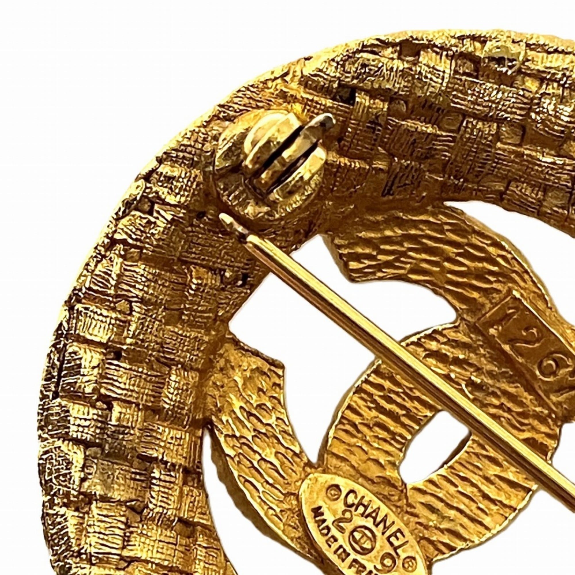 Vintage Brooch Metal