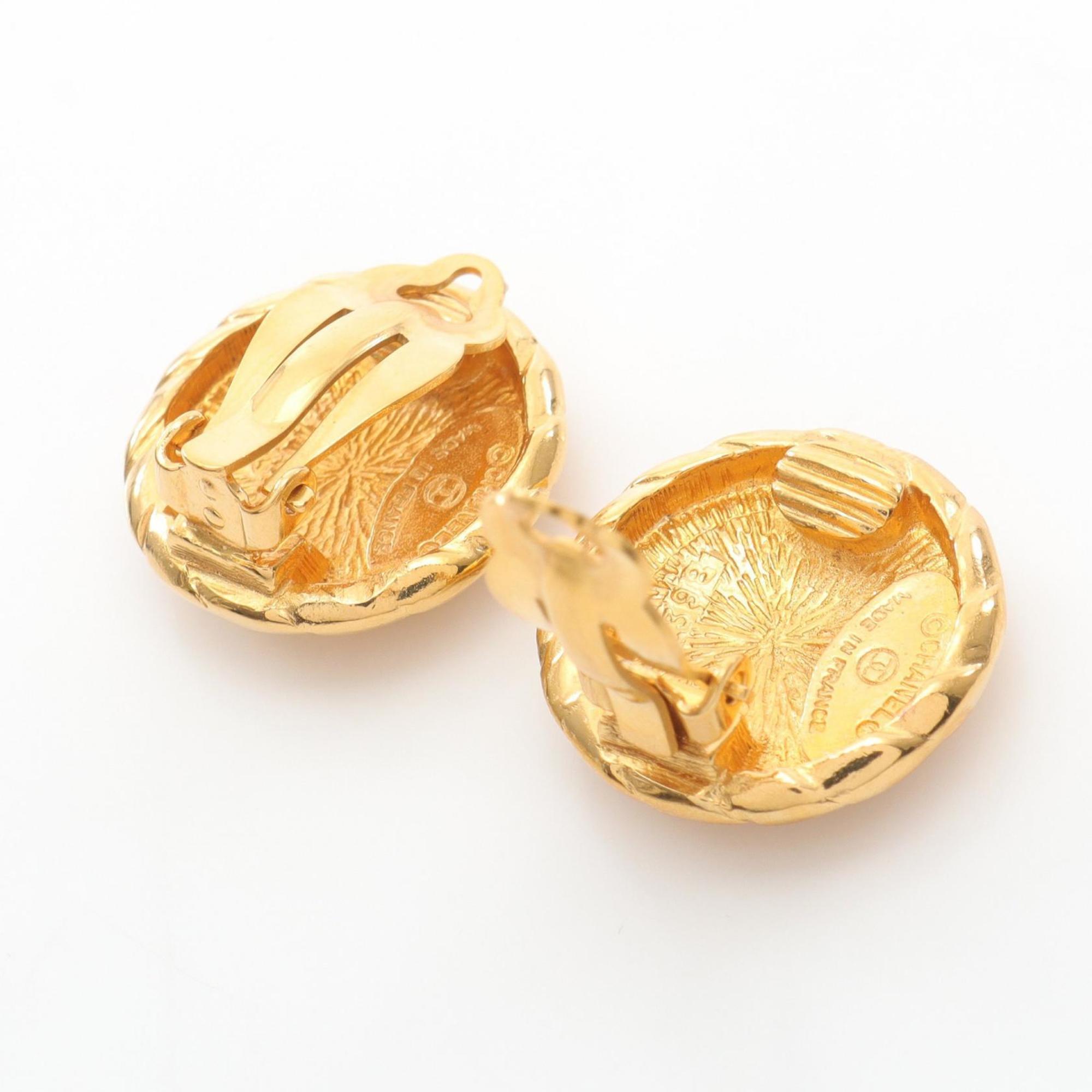 CC Logo Clip-On Earrings Metal Gold-Tone Metal