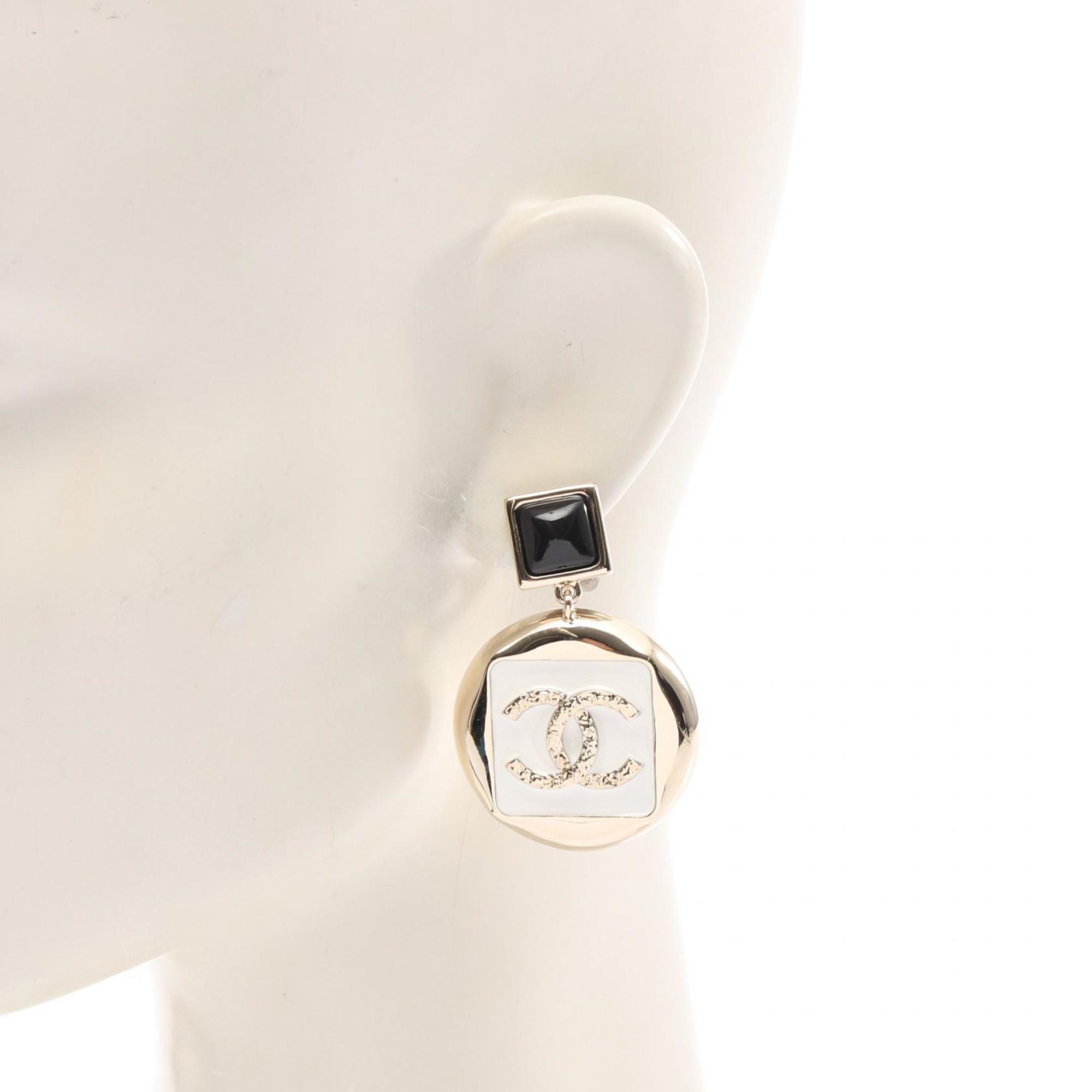 CC Logo Clip-On Earrings Metal Gold-Tone Metal