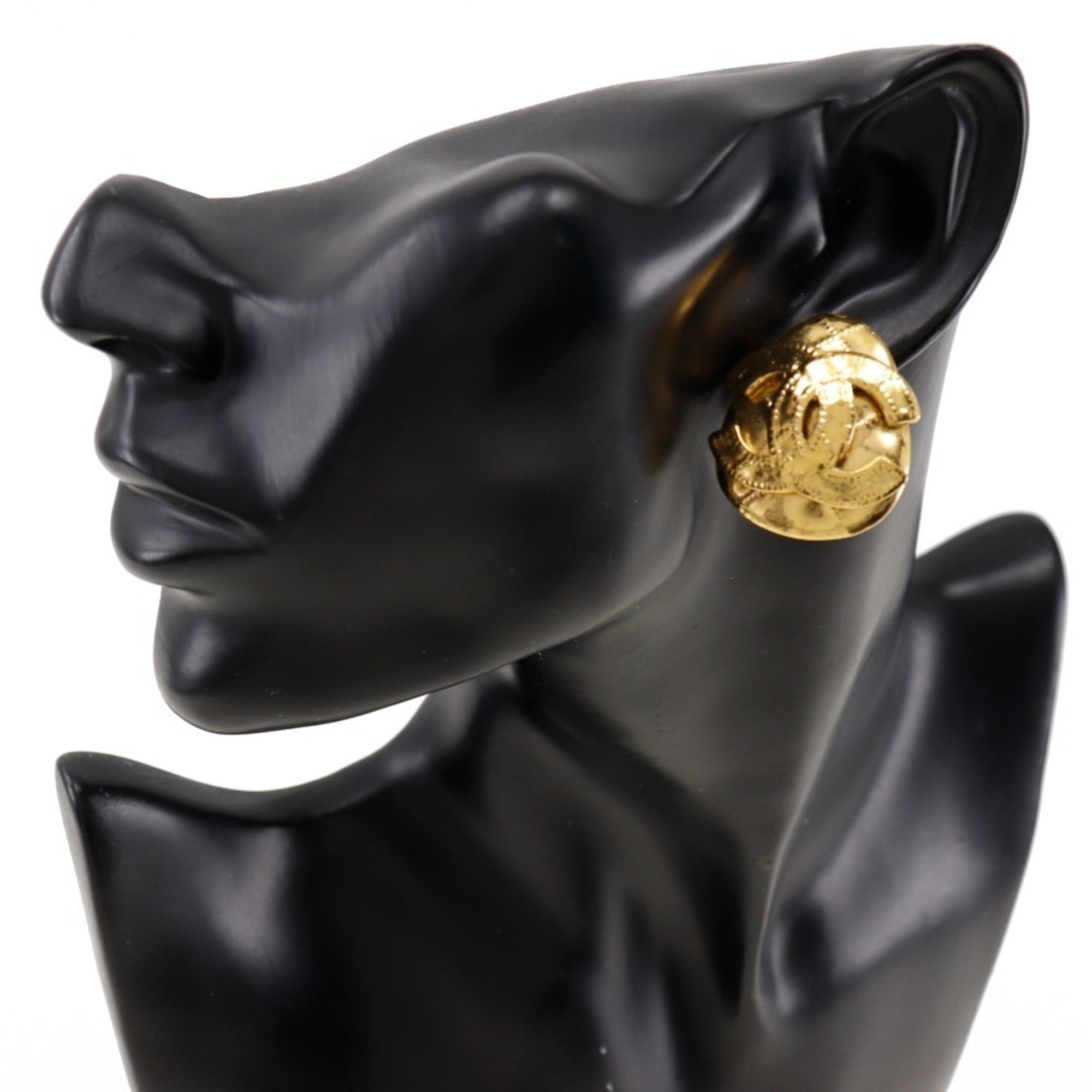 CC Logo Clip-On Earrings 18K Yellow Gold 18K Yellow Gold