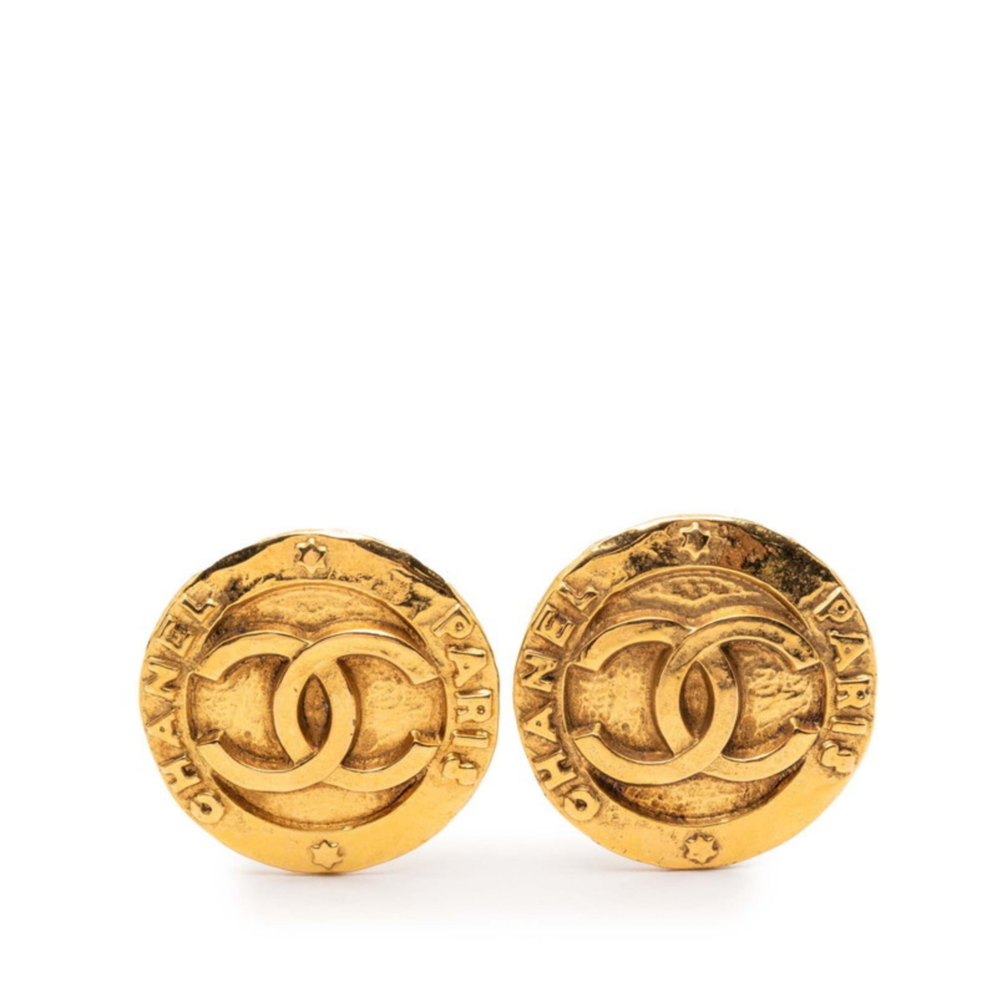 CC Logo Round Clip-On Earrings Metal Gold-Tone Metal