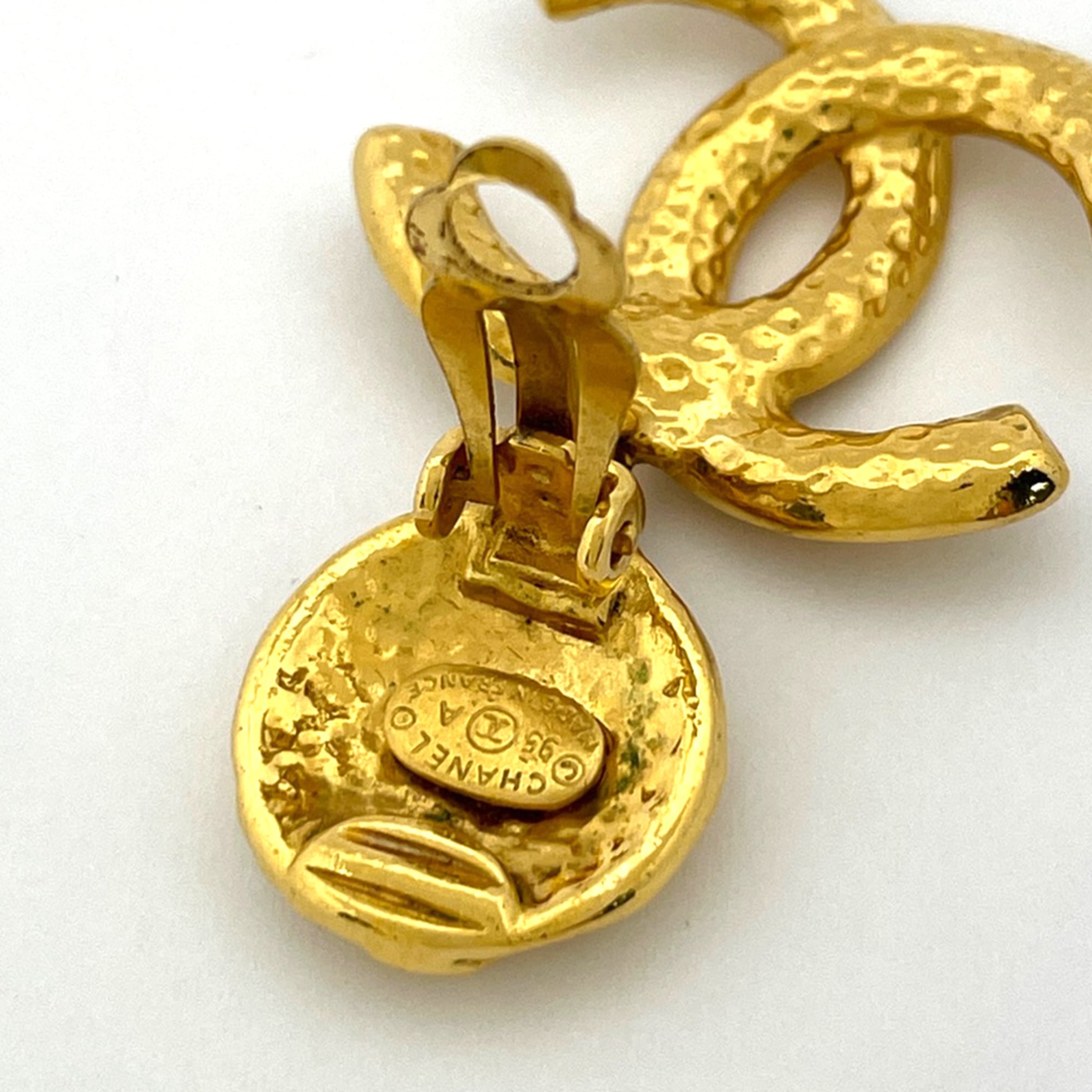 CC Logo Clip-On Earrings Metal Gold-Tone Metal