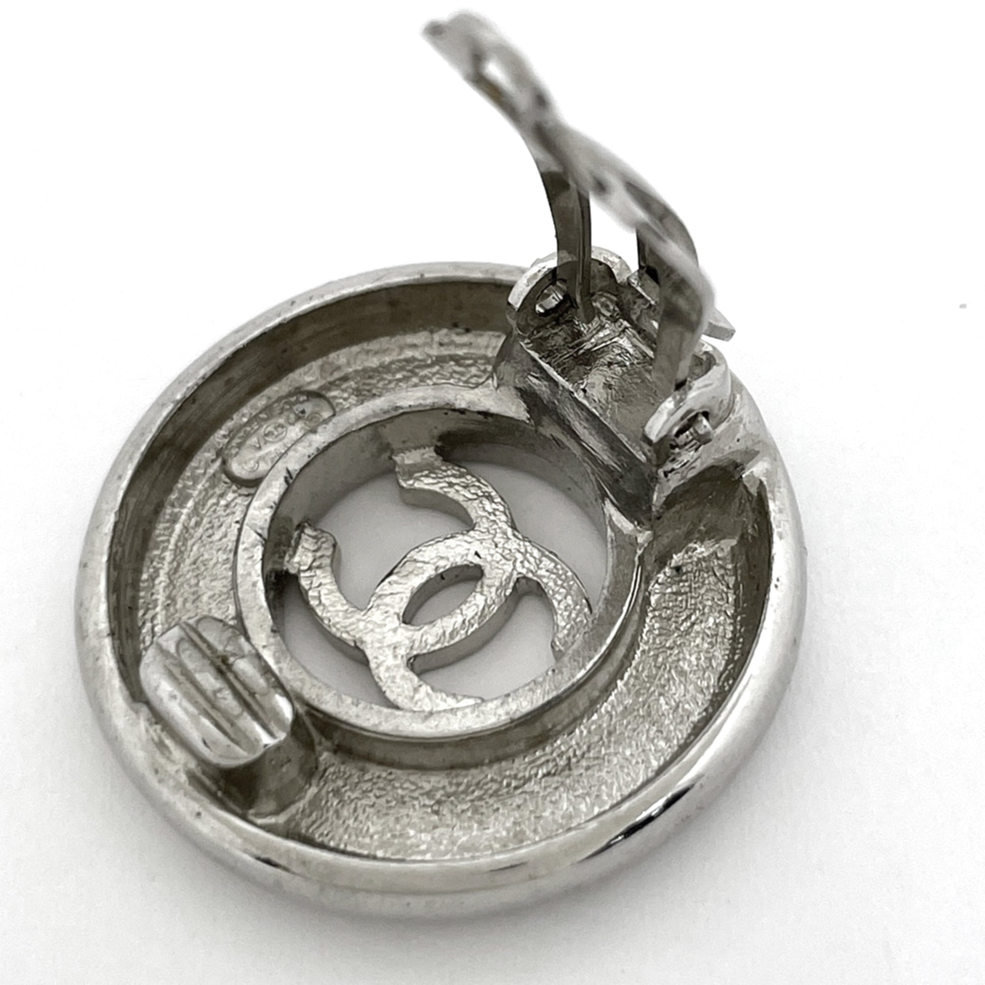 CC Logo Round Clip-On Earrings Metal Silver-Tone Metal