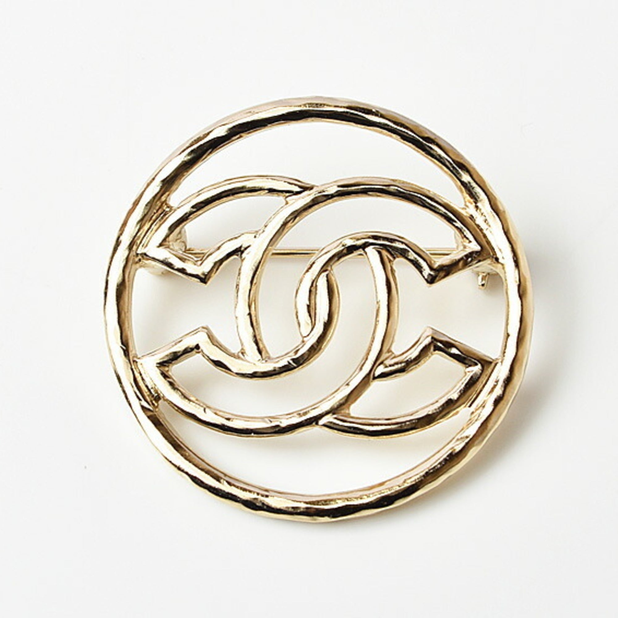 CC Logo Circle Brooch Gold-Tone Metal