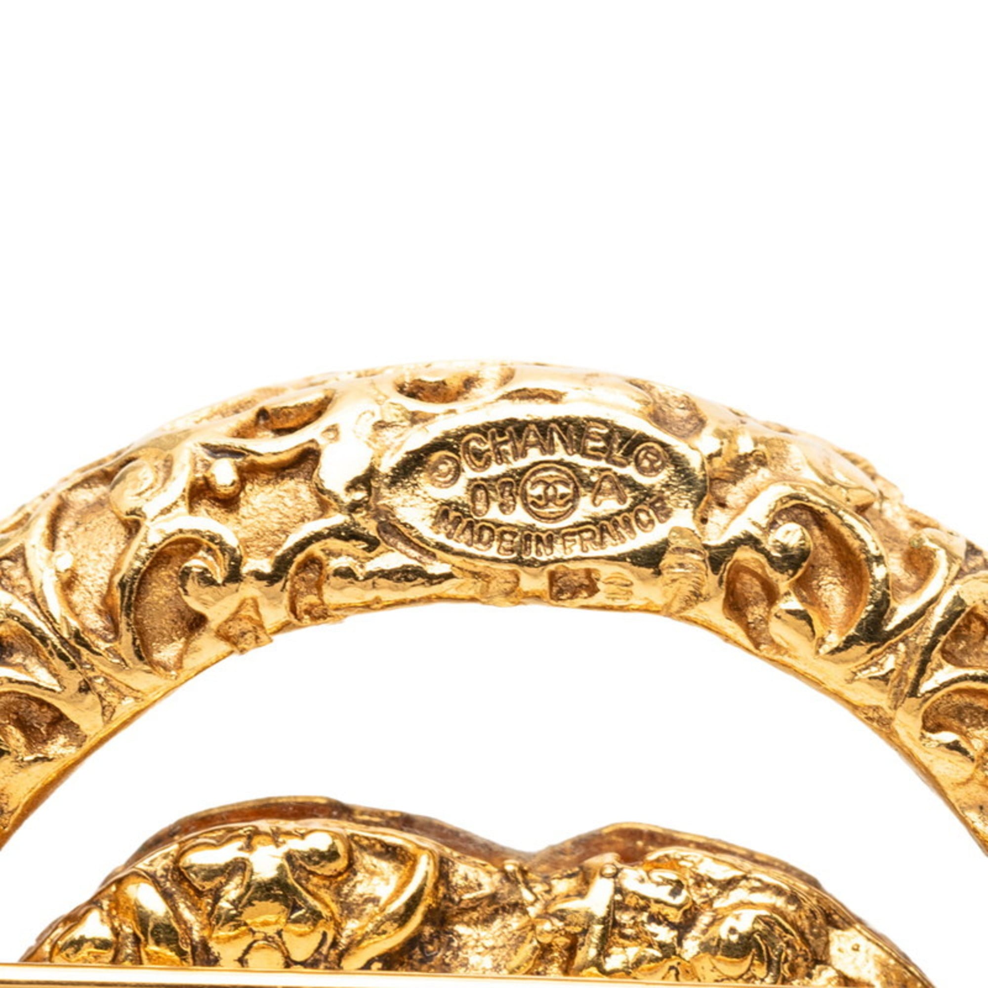 CC Logo Circle Brooch Gold-Tone Metal