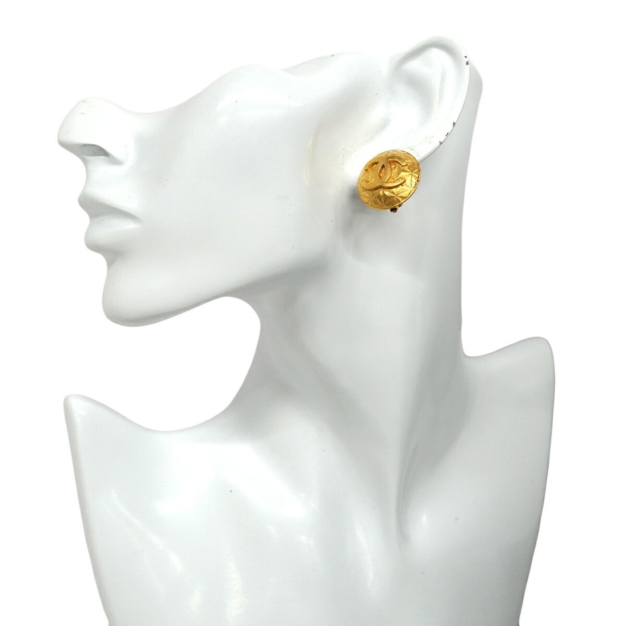 CC Logo Circle Clip-On Earrings Metal Gold-Tone Metal