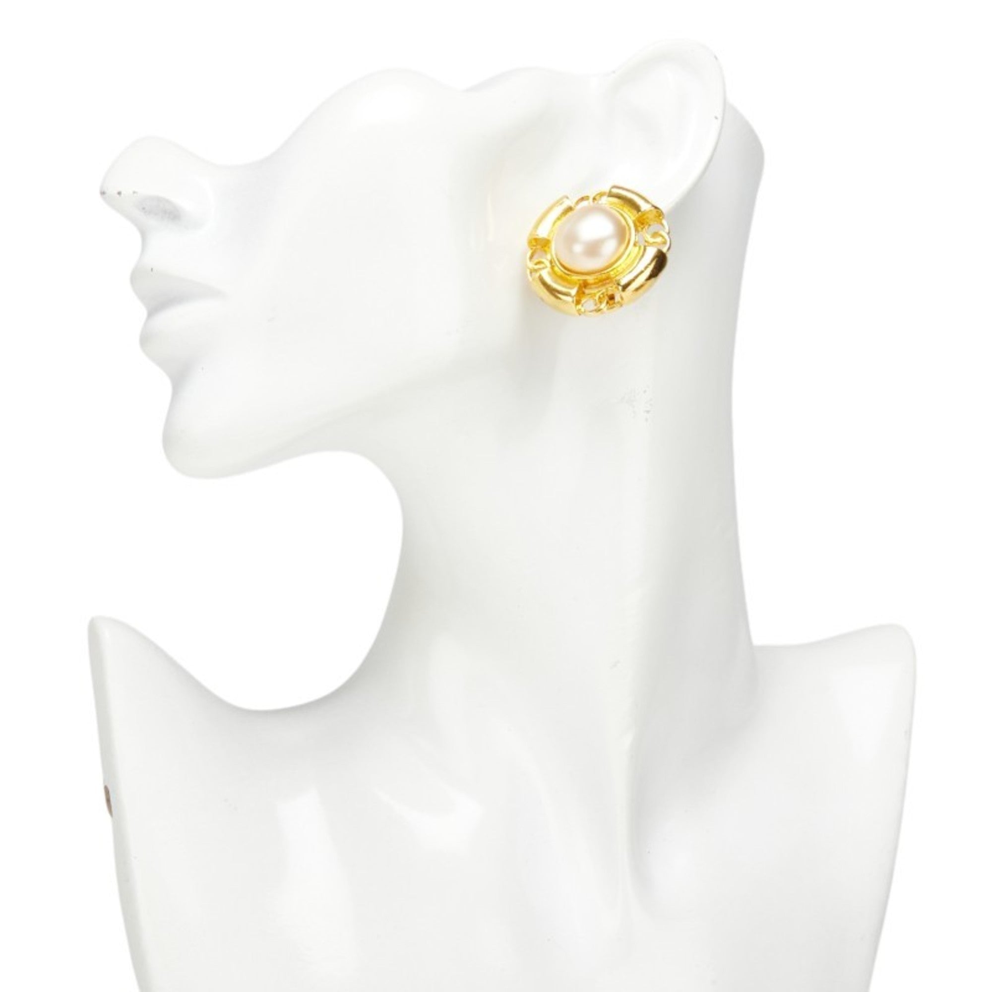 CC Logo Round Clip-On Earrings Metal Gold-Tone Metal
