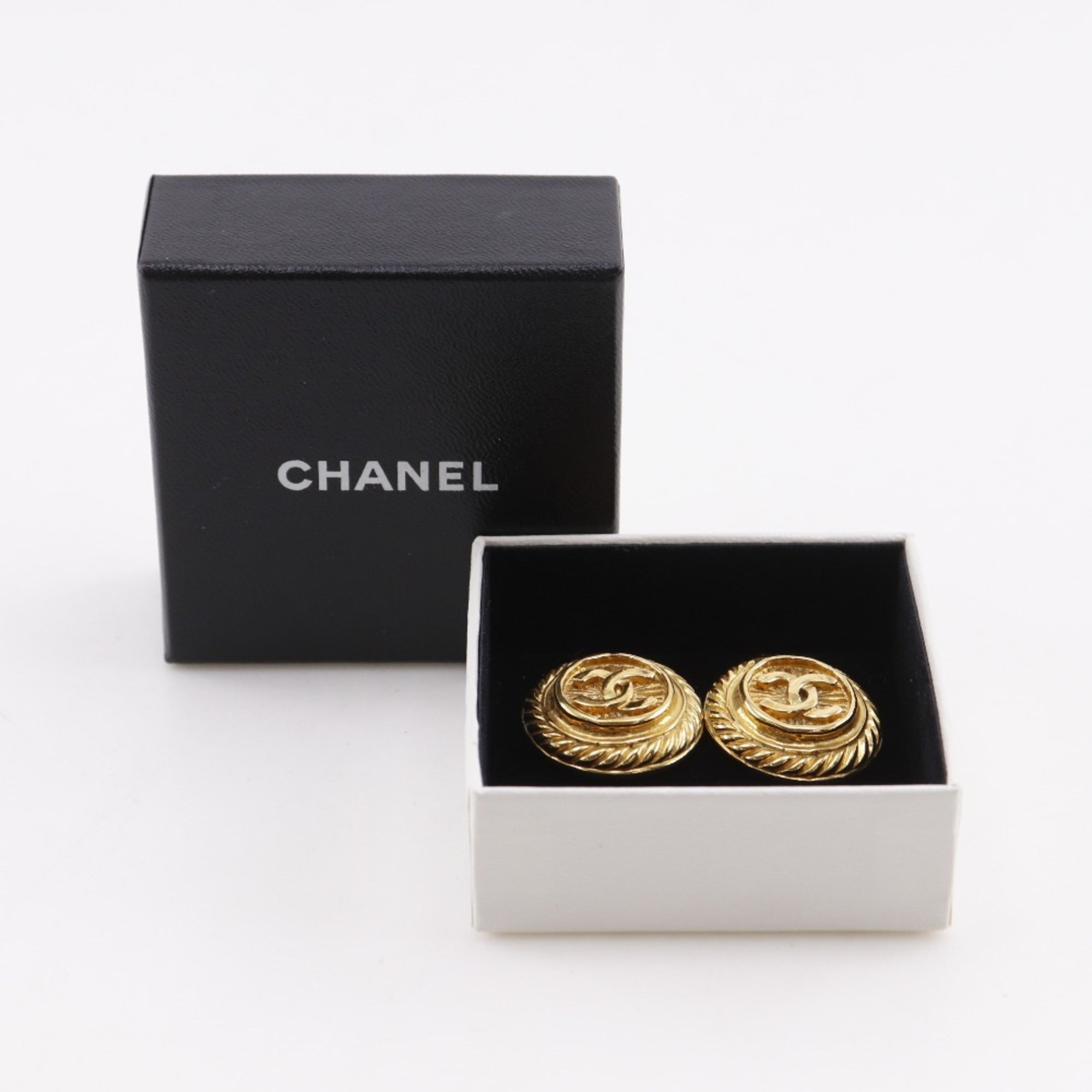 CC Logo Clip-On Earrings Metal Gold-Tone Metal