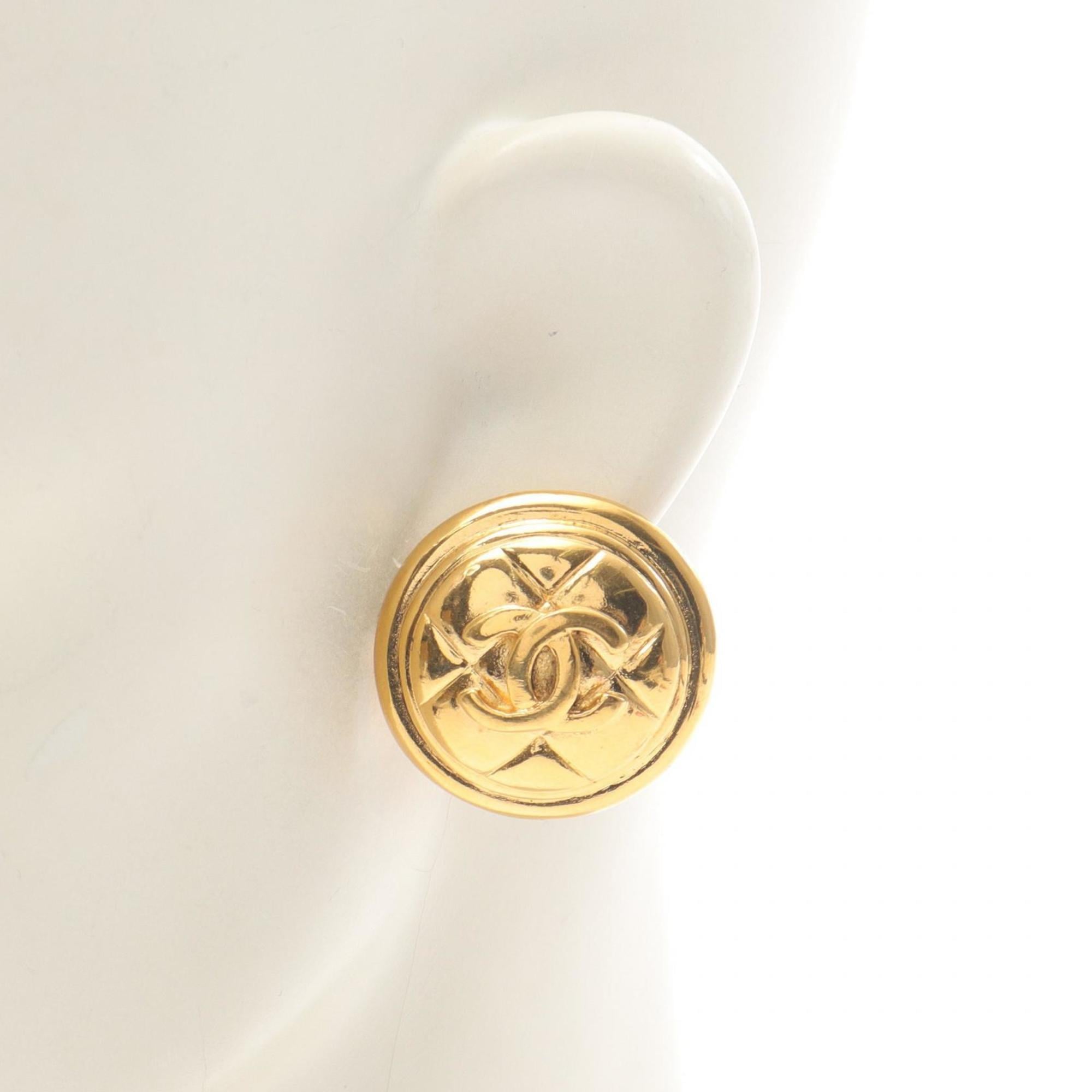 CC Logo Clip-On Earrings Metal Gold-Tone Metal