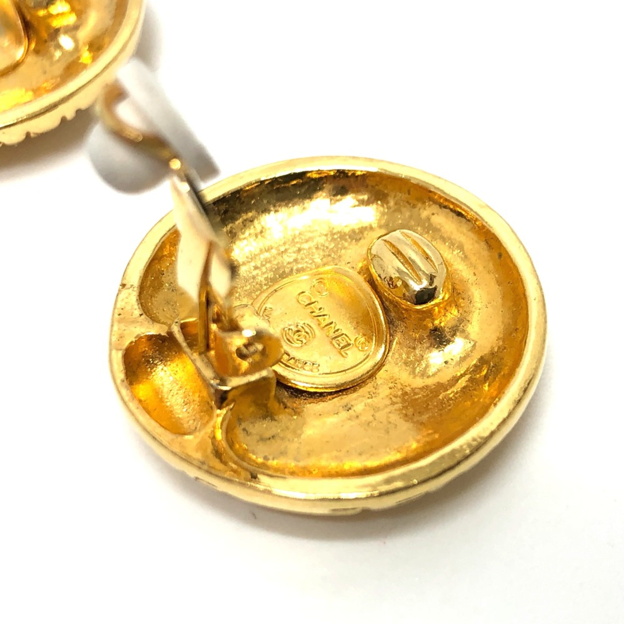 Vintage Clip-On Earrings Clip-On Gold-Tone Metal