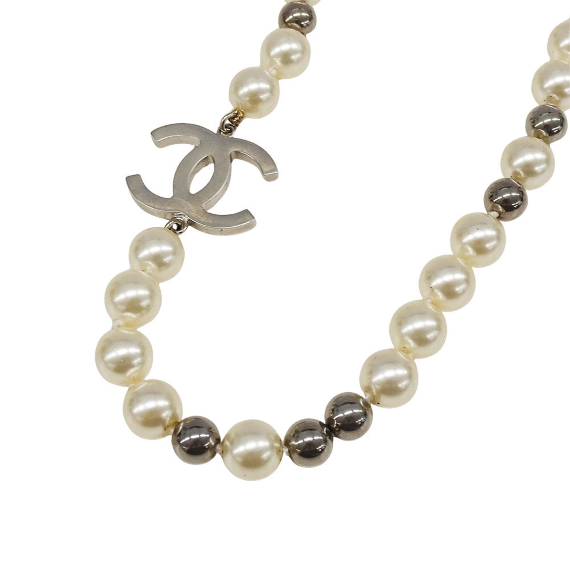 Pendant Necklace Artificial Pearl and Silver Hardware