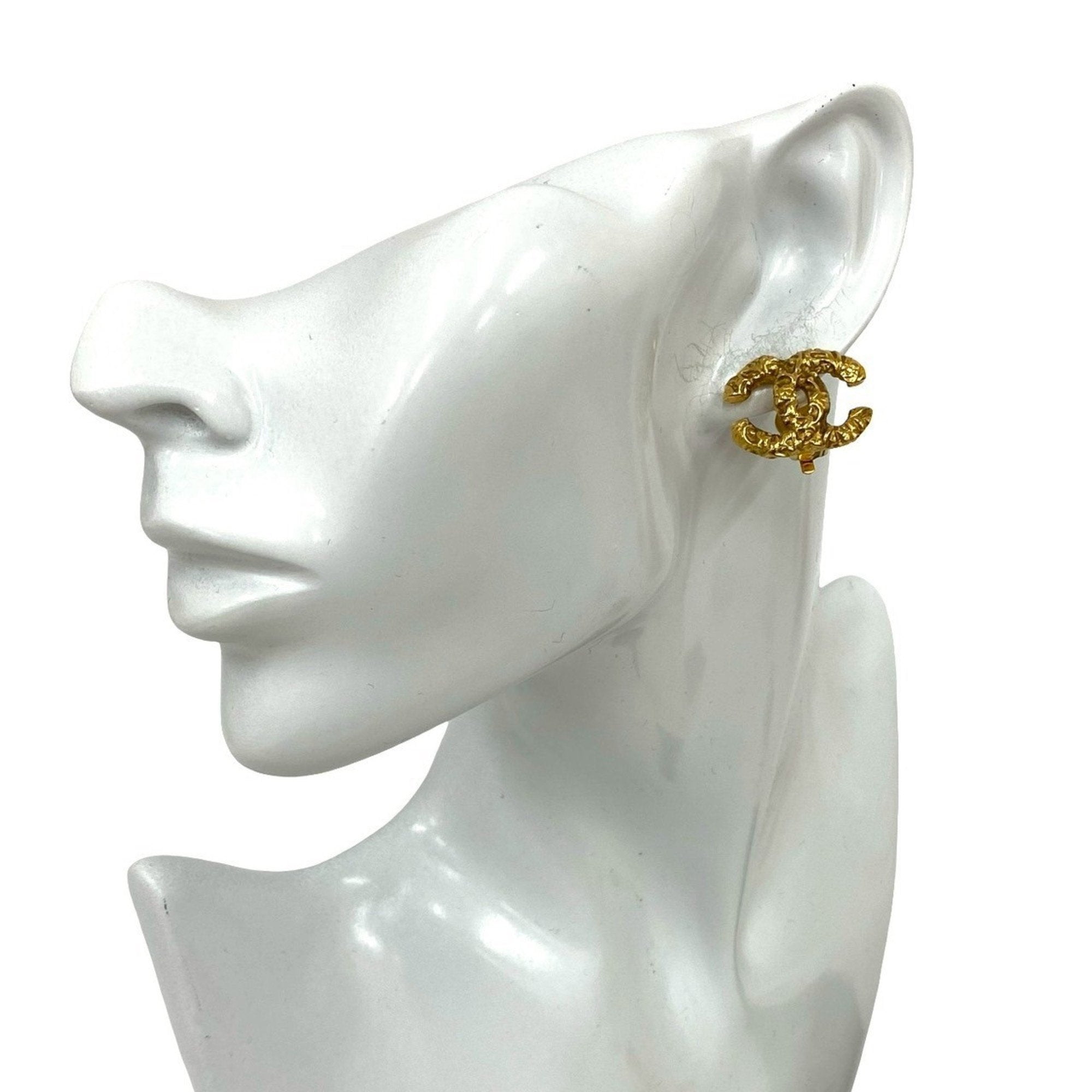 CC Logo Clip-On Earrings Metal Gold-Tone Metal