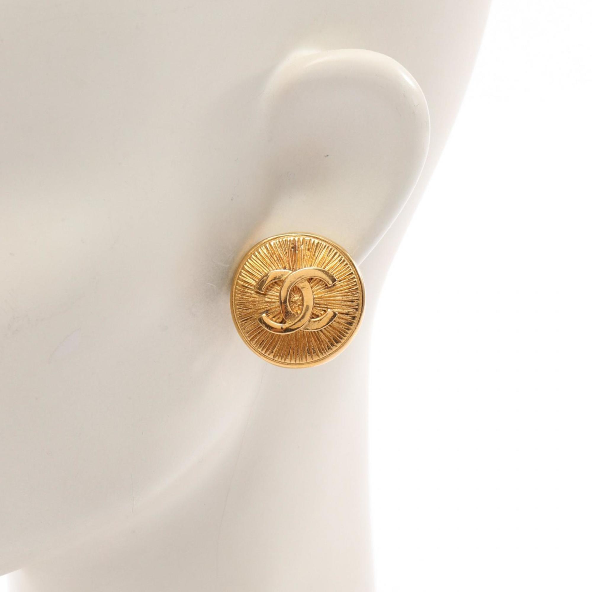 CC Logo Clip-On Earrings Metal Gold-Tone Metal
