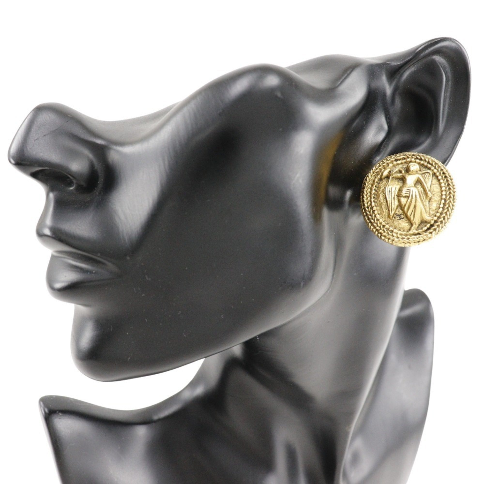 CC Logo Clip-On Earrings Metal Gold-Tone Metal