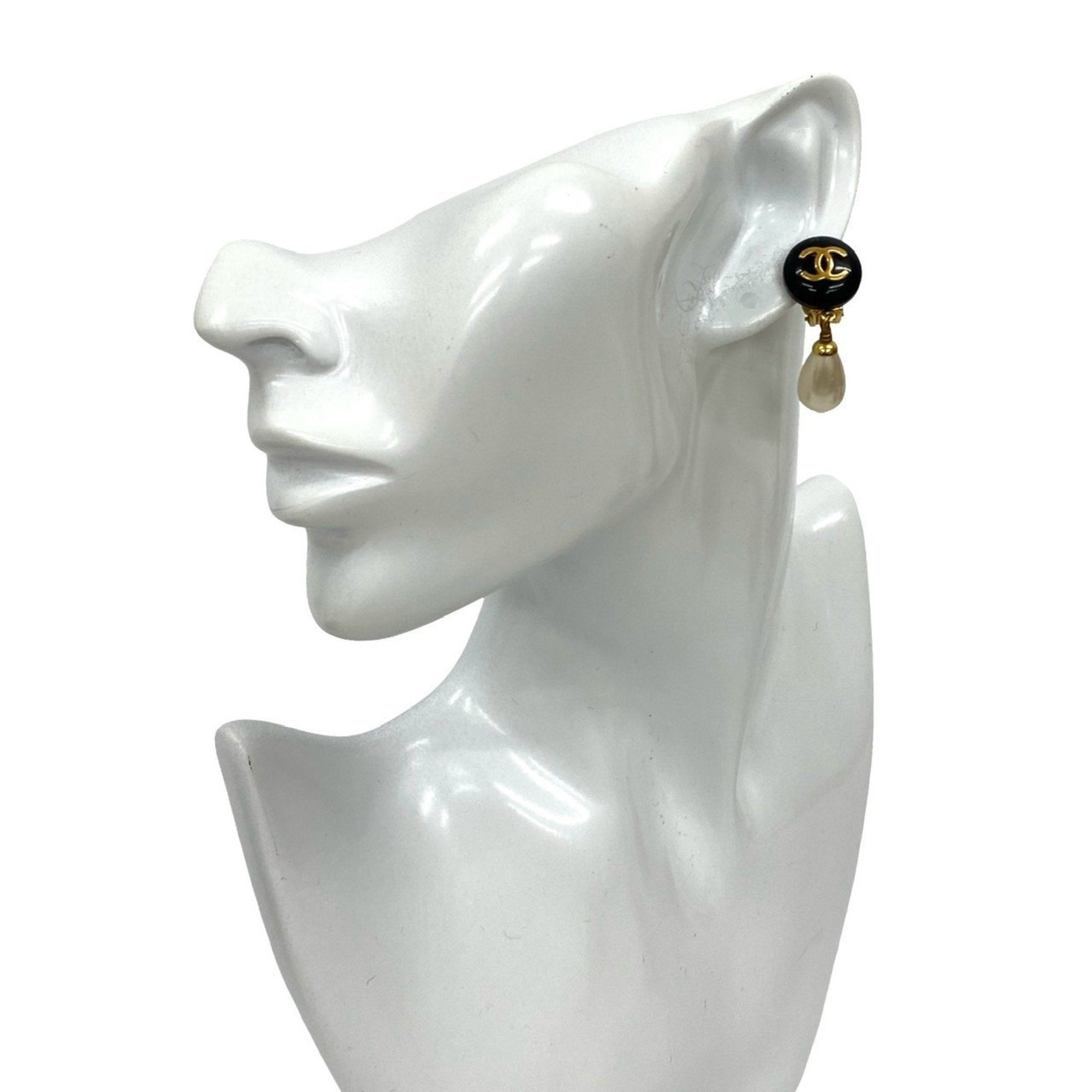 CC Logo Clip-On Earrings Metal Gold-Tone Metal
