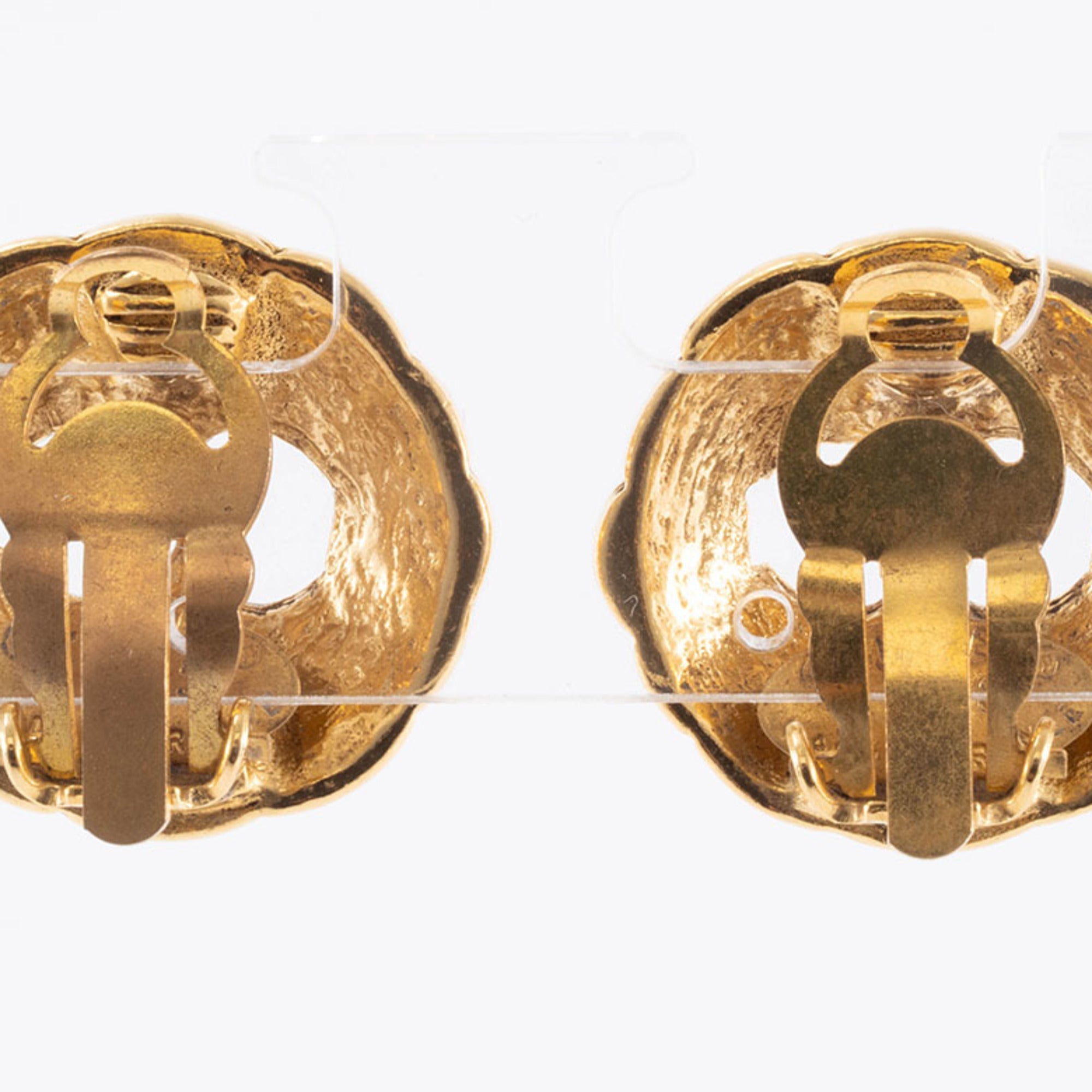 CC Logo Round Clip-On Earrings Metal Gold-Tone Metal