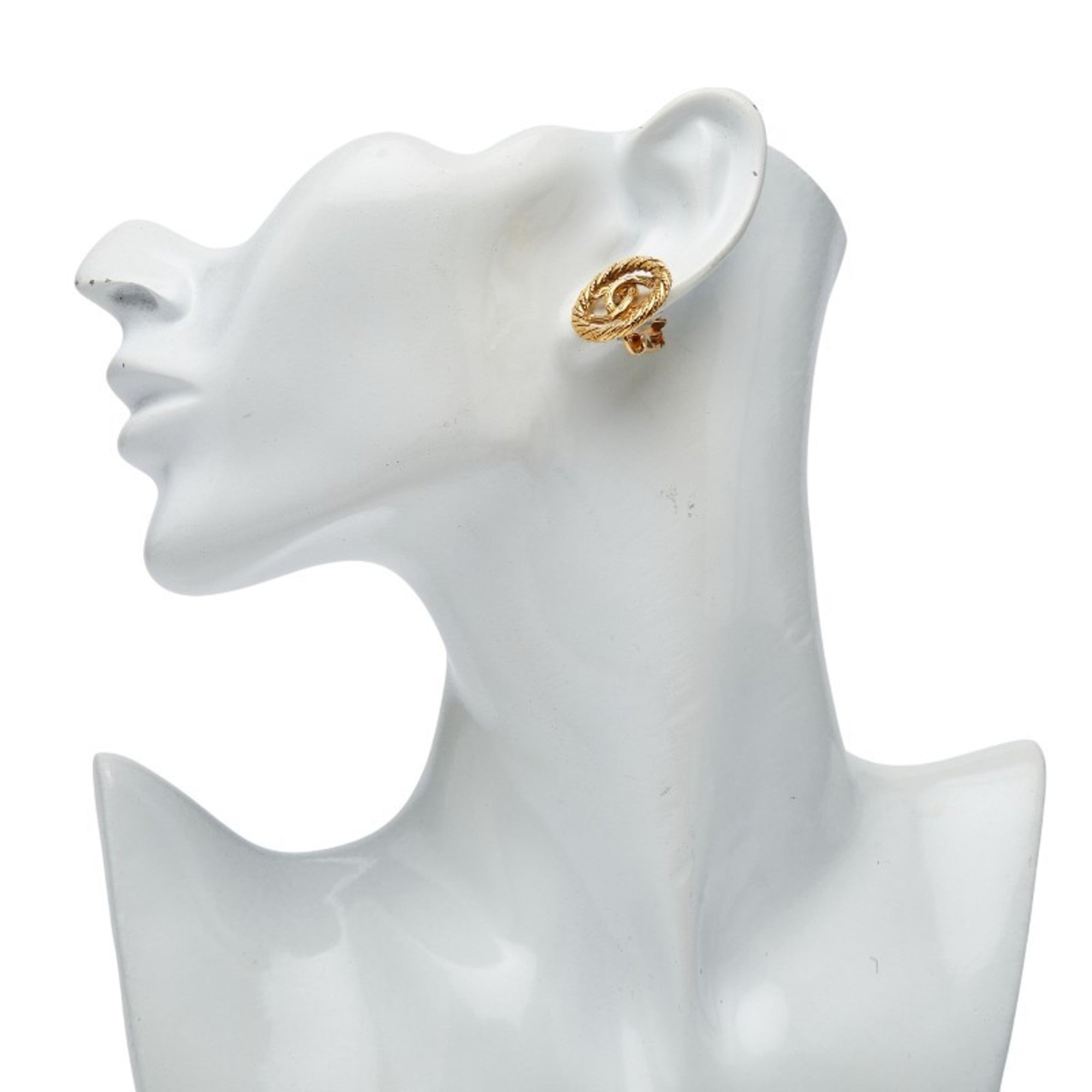 CC Logo Round Clip-On Earrings Metal Gold-Tone Metal