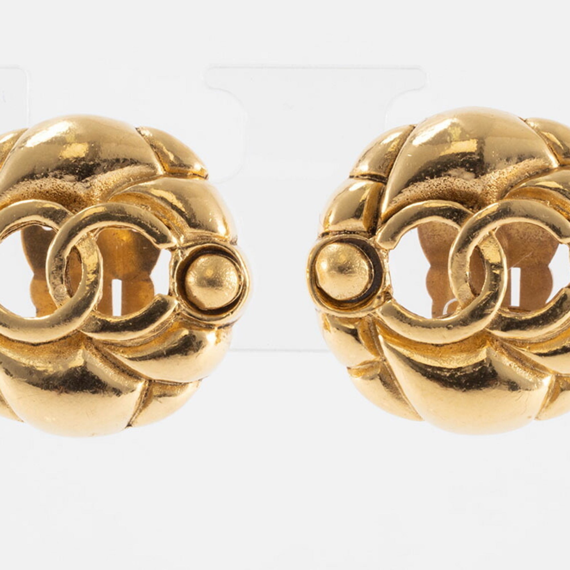 CC Logo Round Clip-On Earrings Metal Gold-Tone Metal