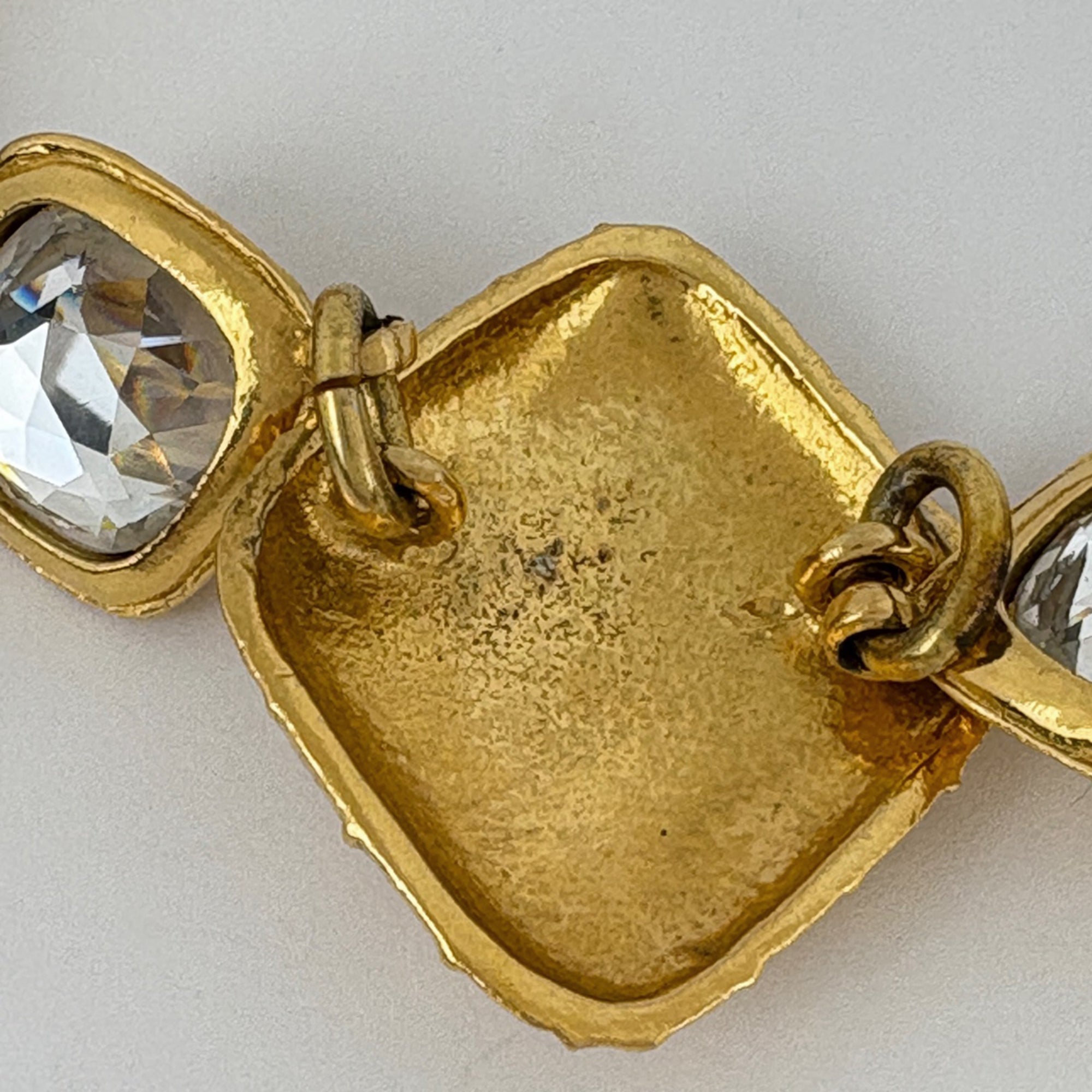 Matelasse Pendant Necklace Gold with Color Stone