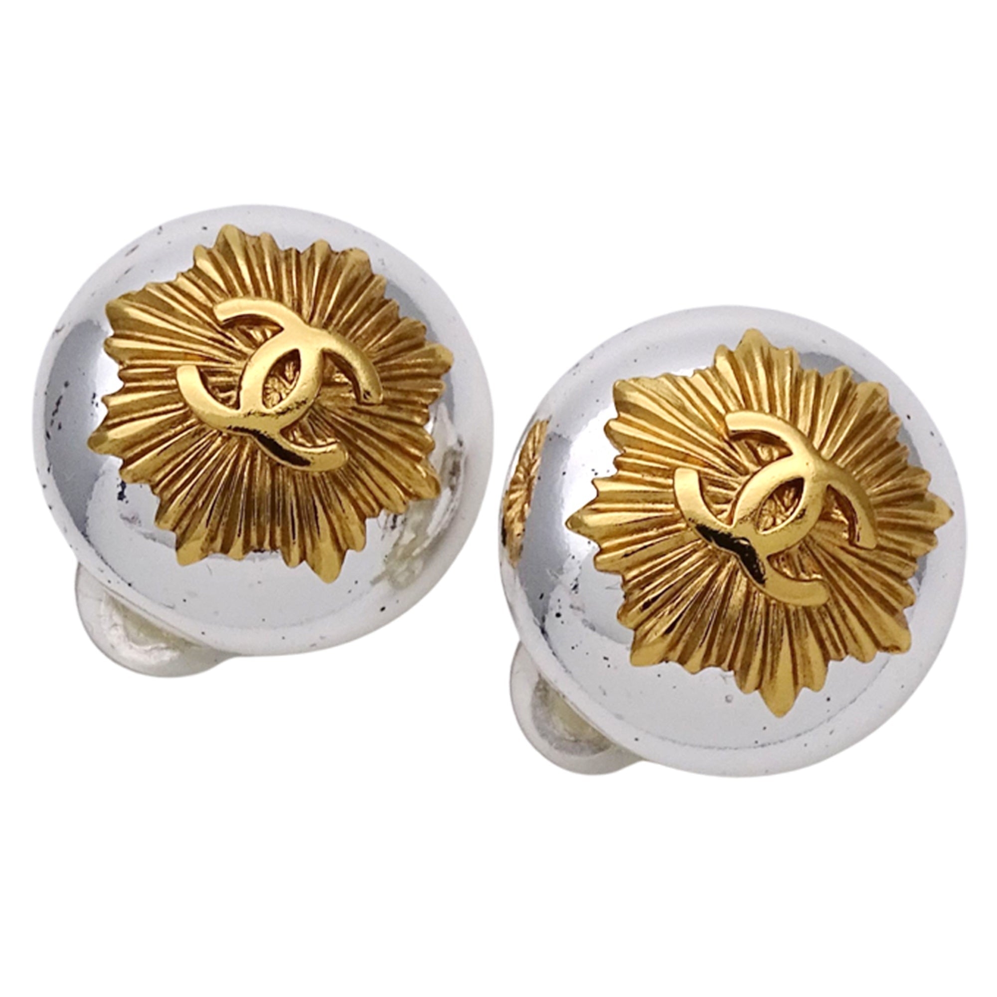 CC Logo Round Clip-On Earrings Metal Gold-Tone Metal