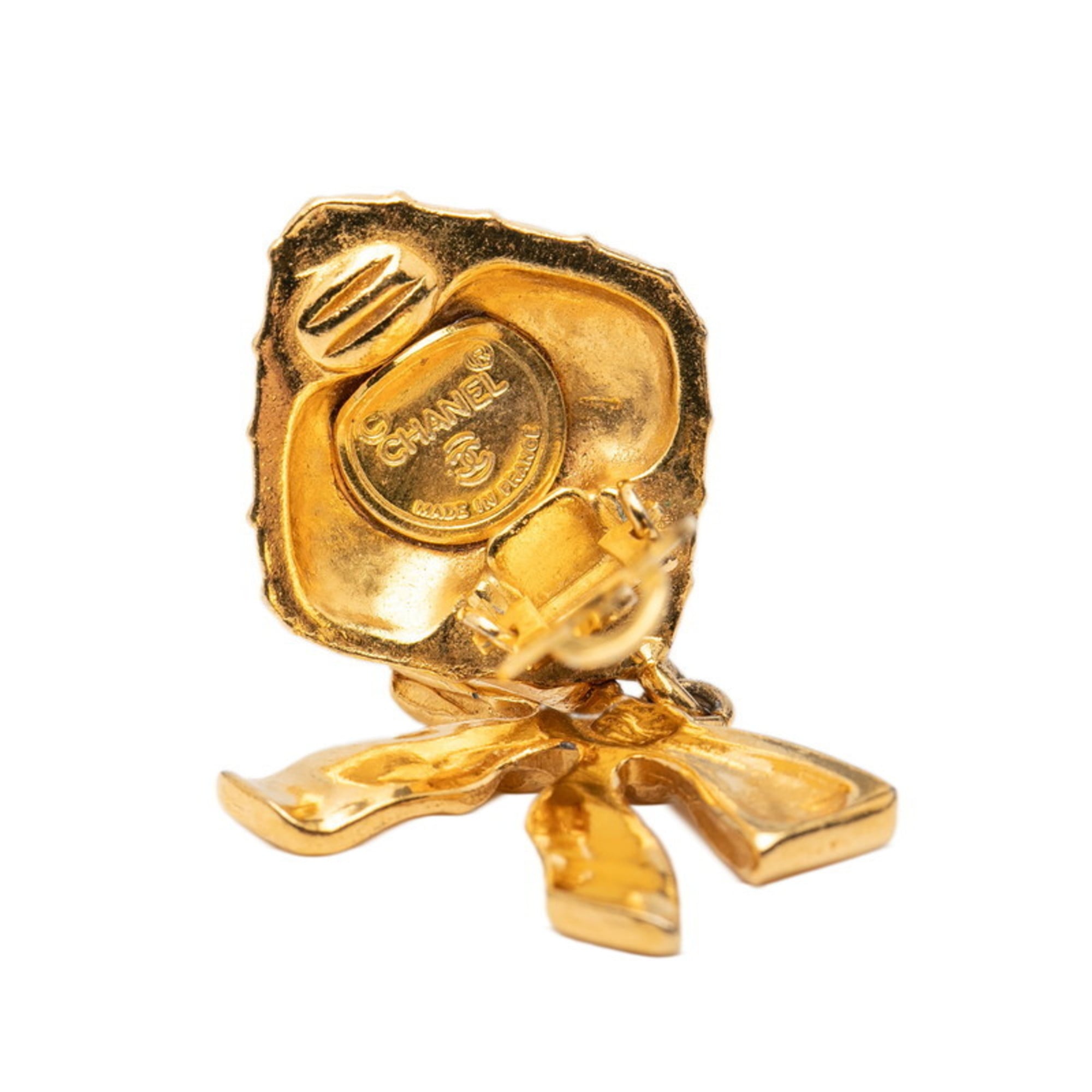 Matelasse Diamond Ribbon Clip-On Earrings Metal Gold-Tone Metal