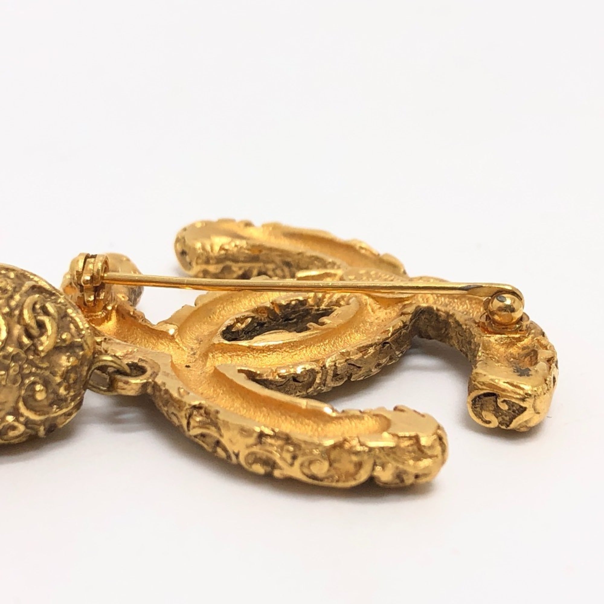 CC Logo Brooch Gold-Tone Metal