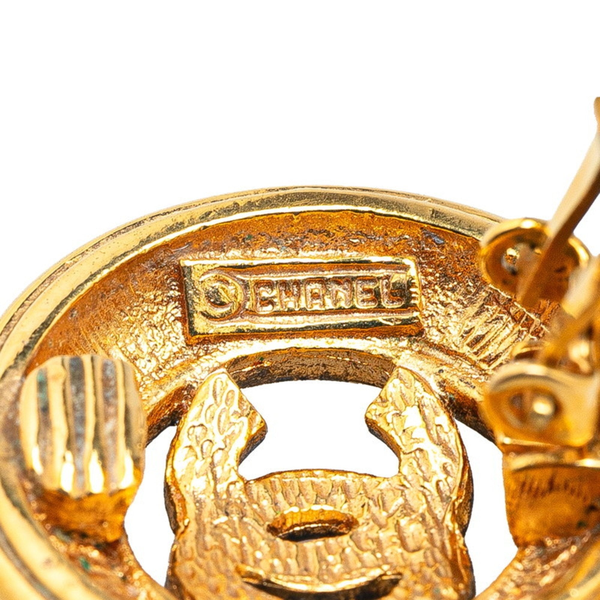 CC Logo Round Clip-On Earrings Metal Gold-Tone Metal