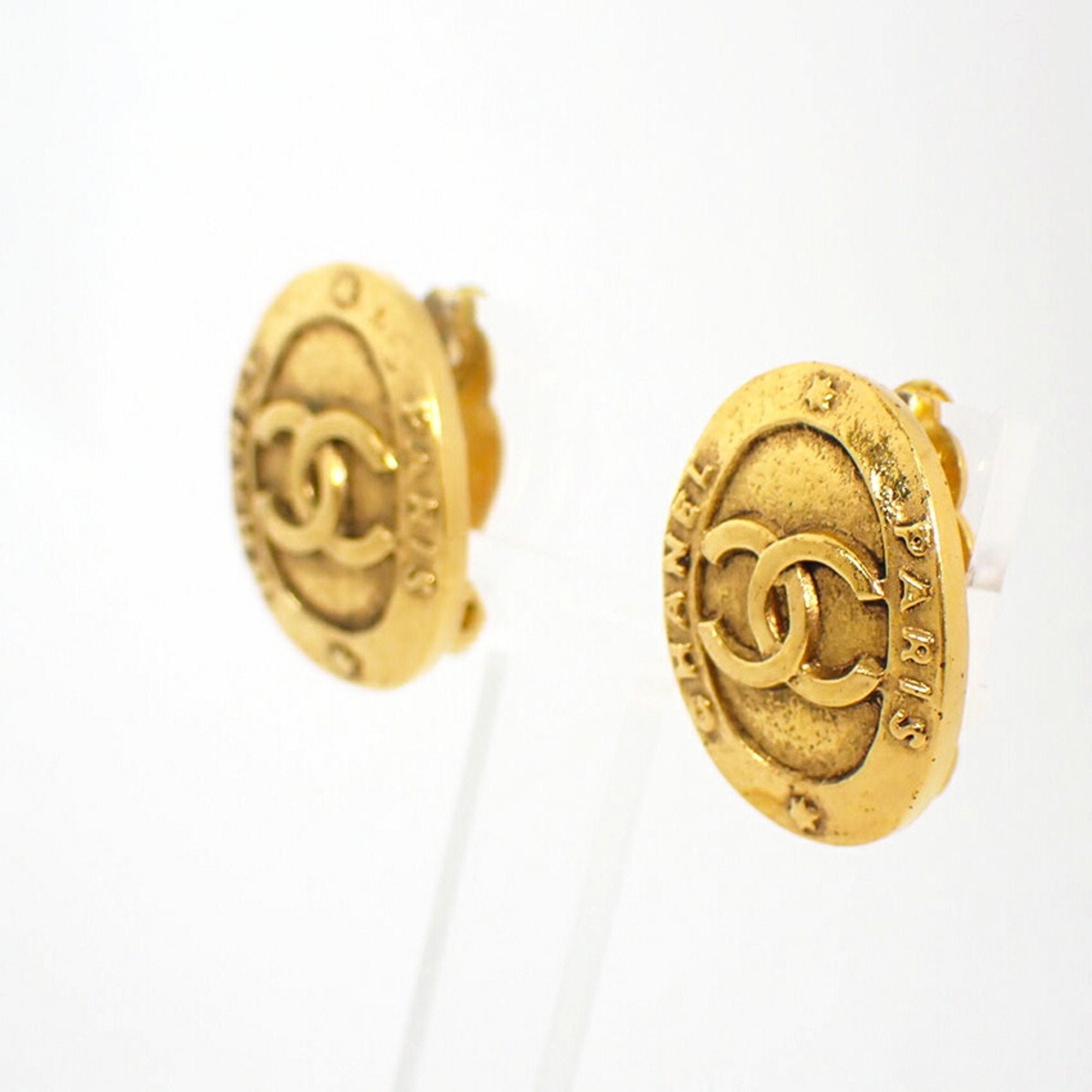 CC Logo Clip-On Earrings Metal Gold-Tone Metal
