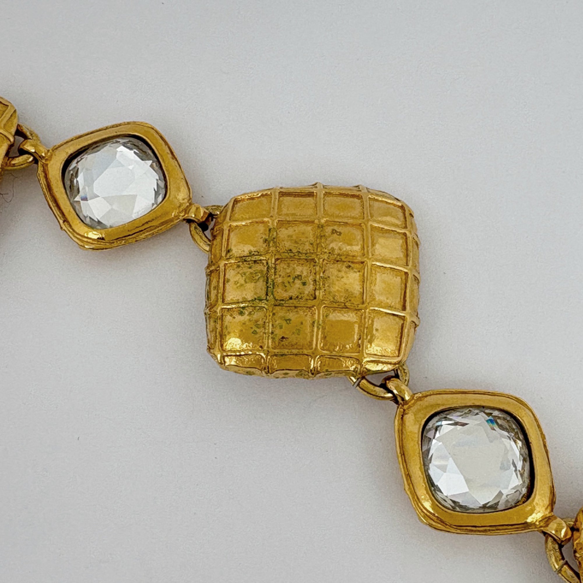 Matelasse Pendant Necklace Gold with Color Stone