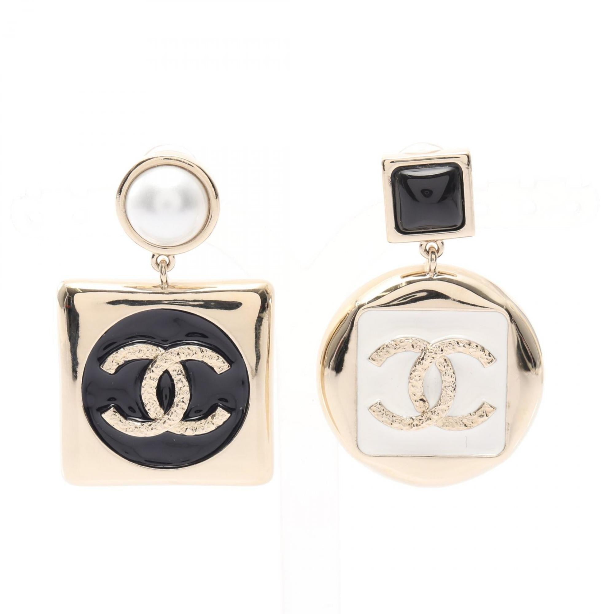 CC Logo Clip-On Earrings Metal Gold-Tone Metal