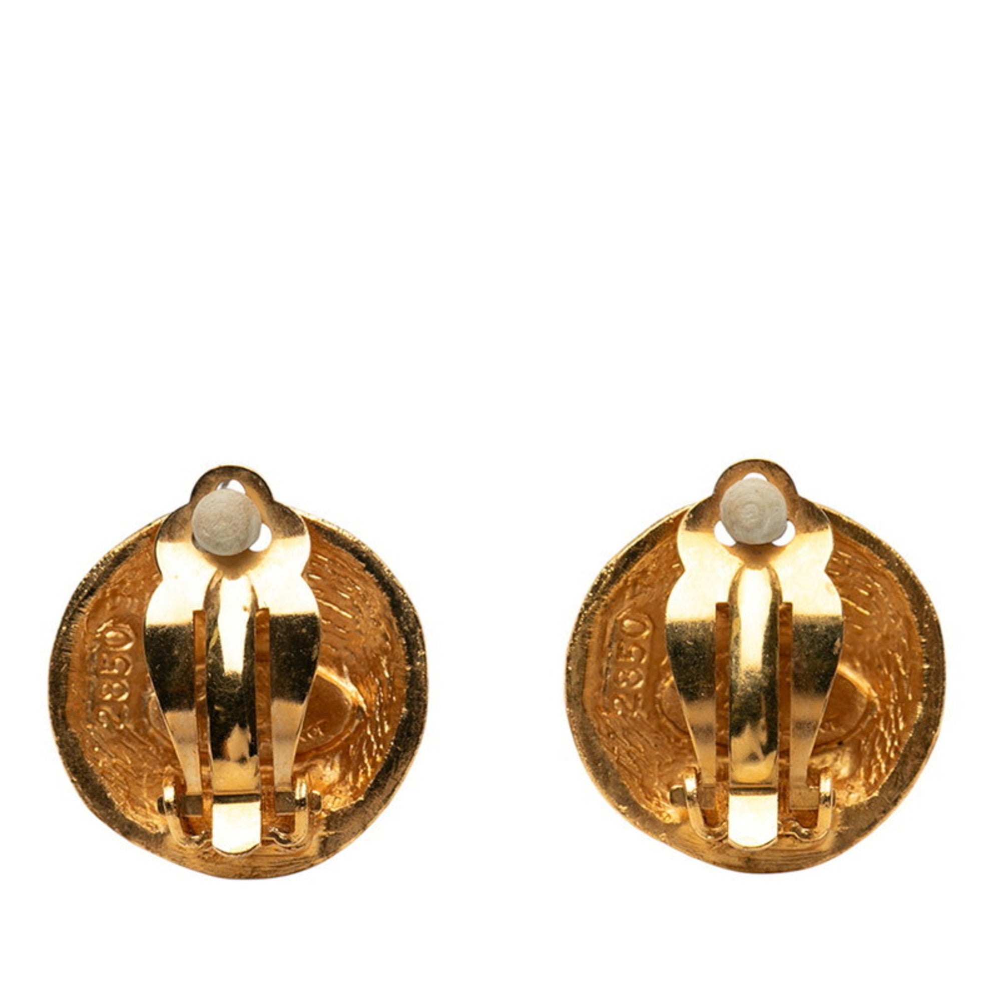 CC Logo Round Clip-On Earrings Metal Gold-Tone Metal