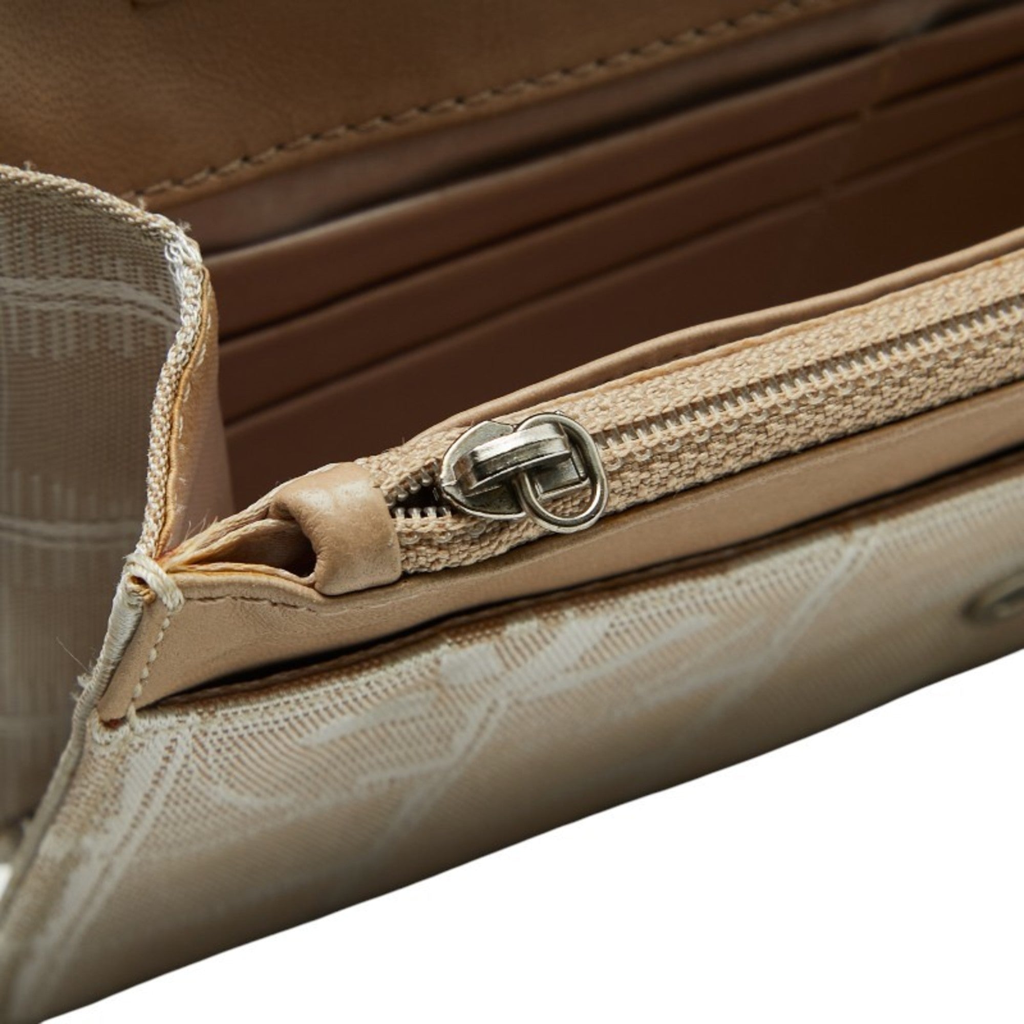 Travel Line Wallet on Chain Quilted Nylon