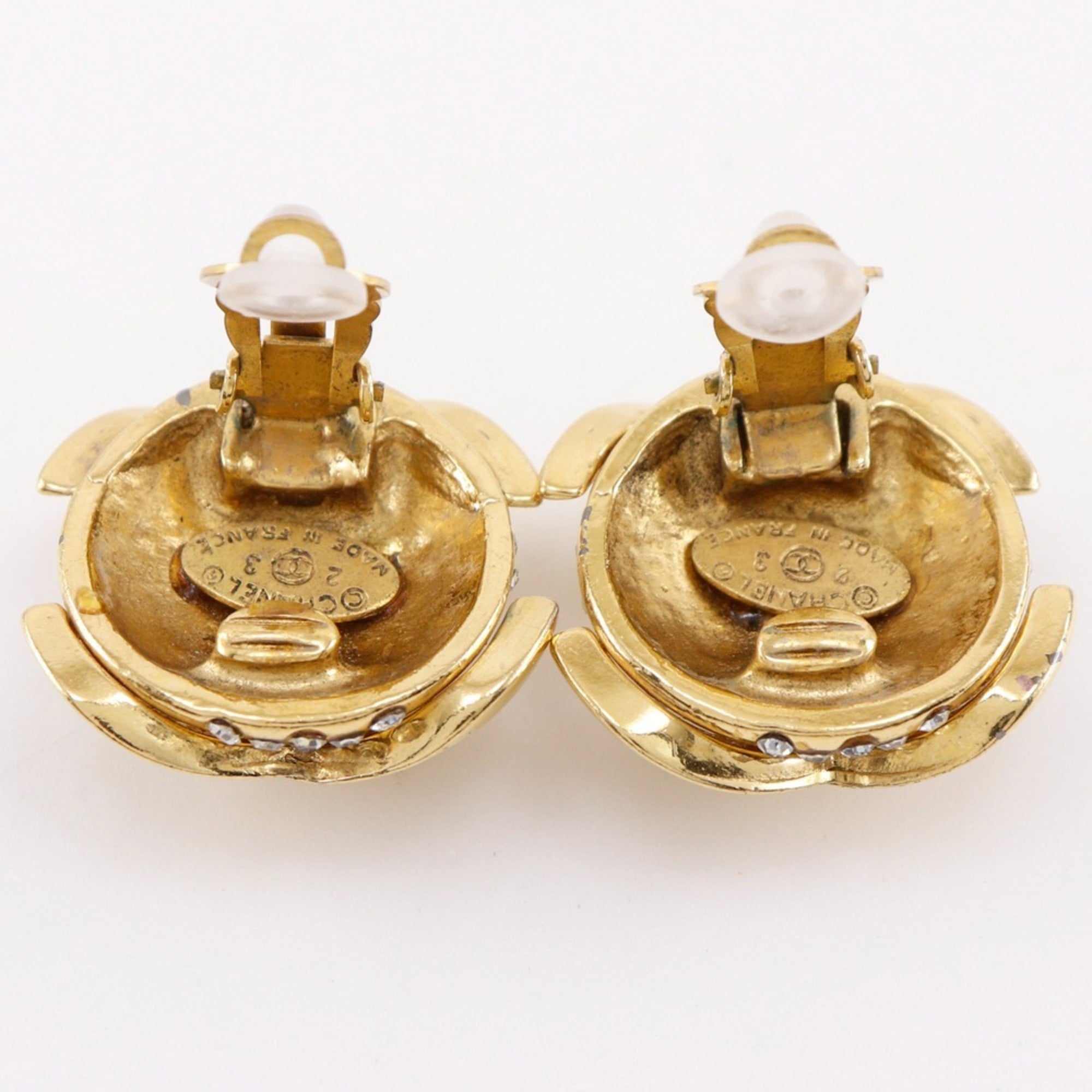 CC Logo Clip-On Earrings Metal Gold-Tone Metal
