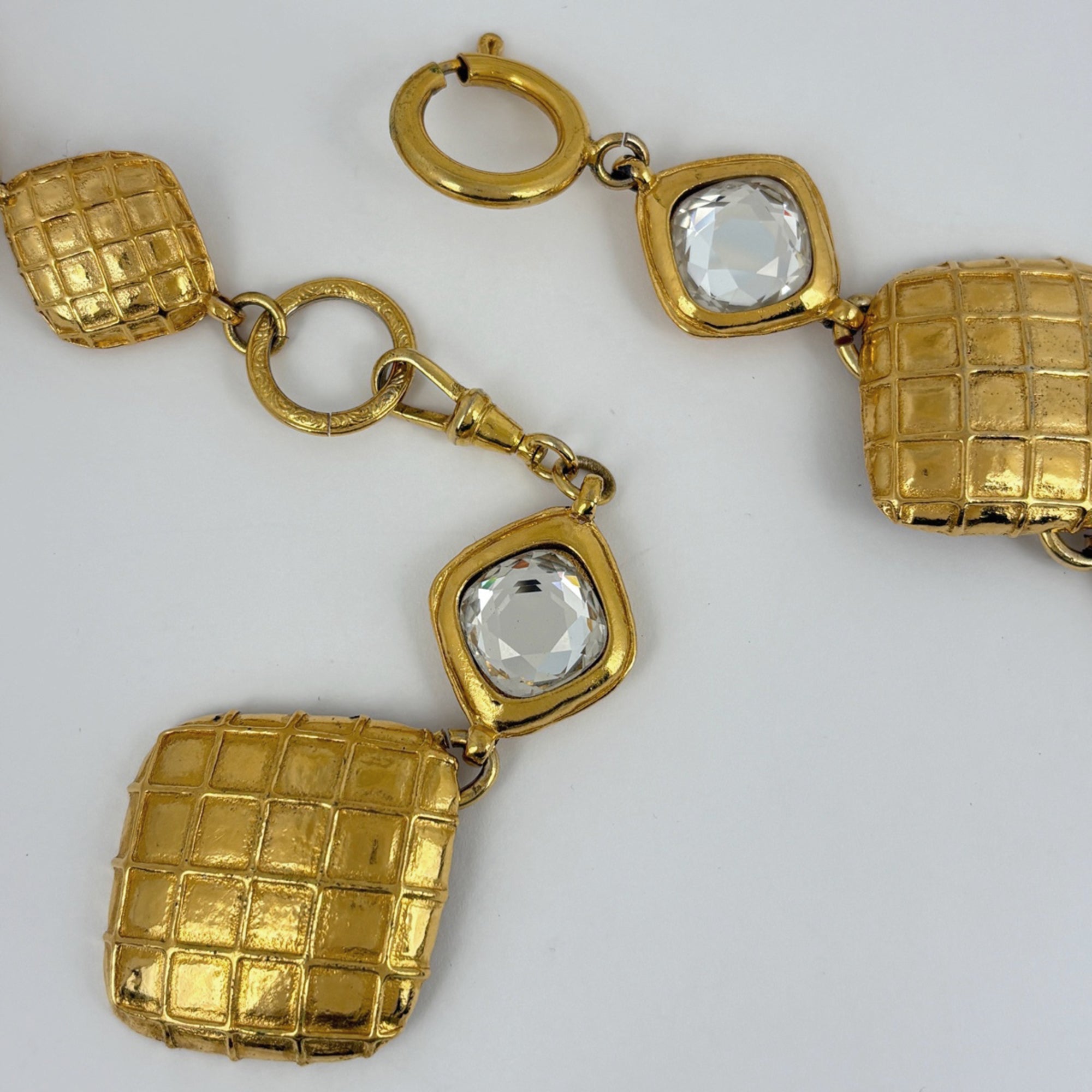 Matelasse Pendant Necklace Gold with Color Stone